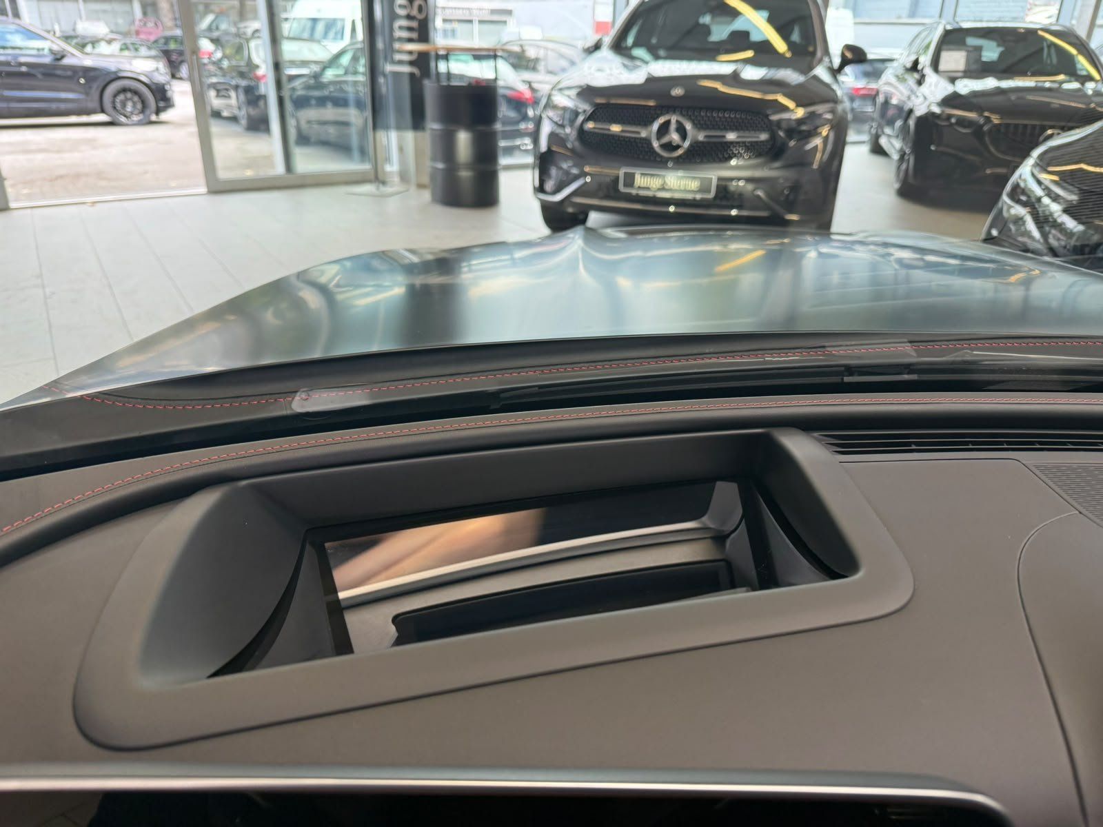 Fahrzeugabbildung Mercedes-Benz CLE 53 4M+ PERF+PANO+HUD+BURM+DISTR+MEMORY+360°
