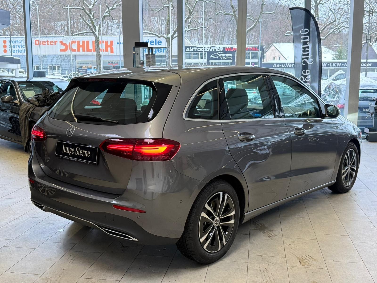 Fahrzeugabbildung Mercedes-Benz B 200 Progressive KAMERA+LED+CARPLAY+EASYPK+DAB