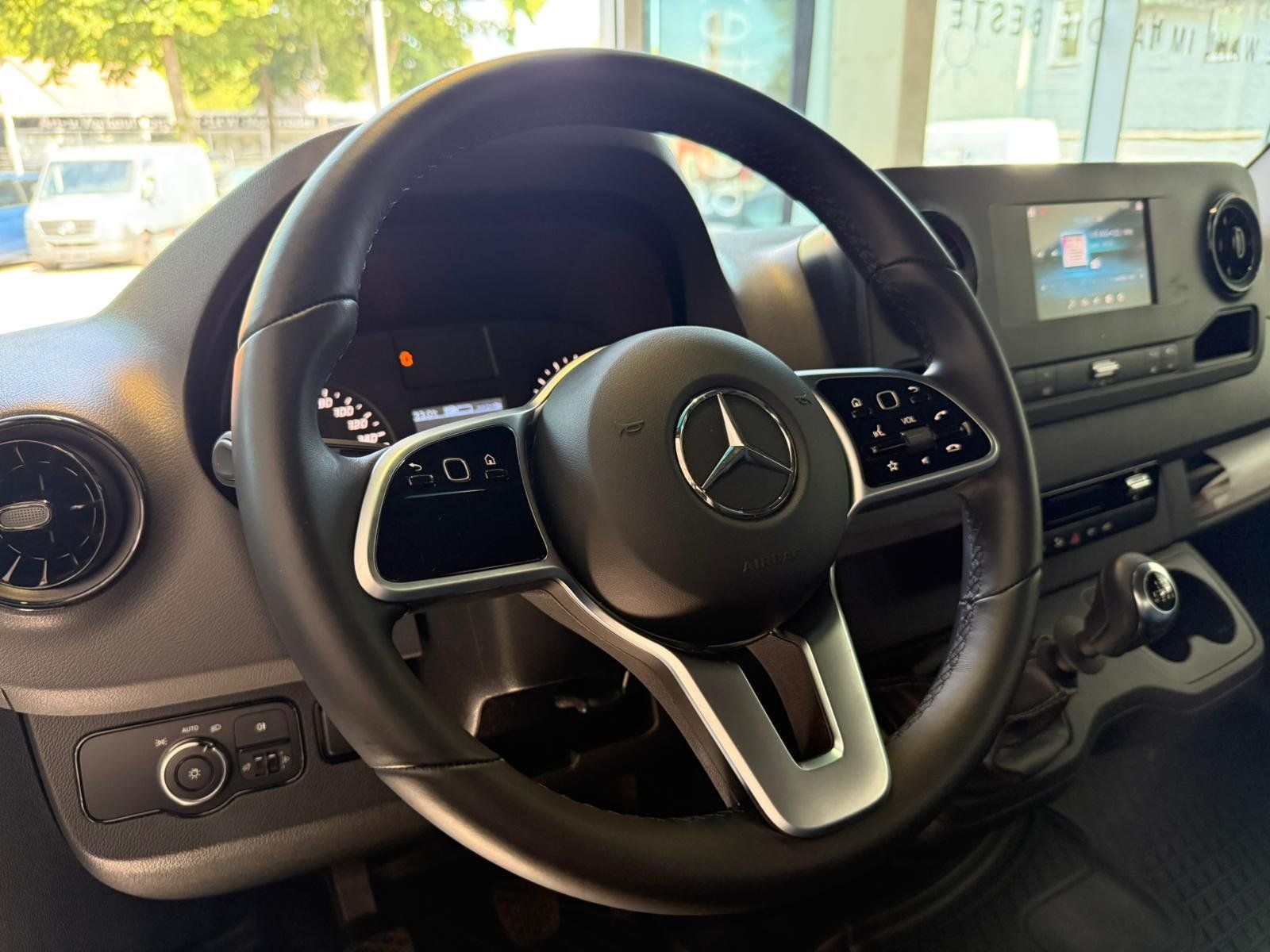 Fahrzeugabbildung Mercedes-Benz Sprinter 519 DOKA lang 4325 TEMPOMAT+AHK+MBUX