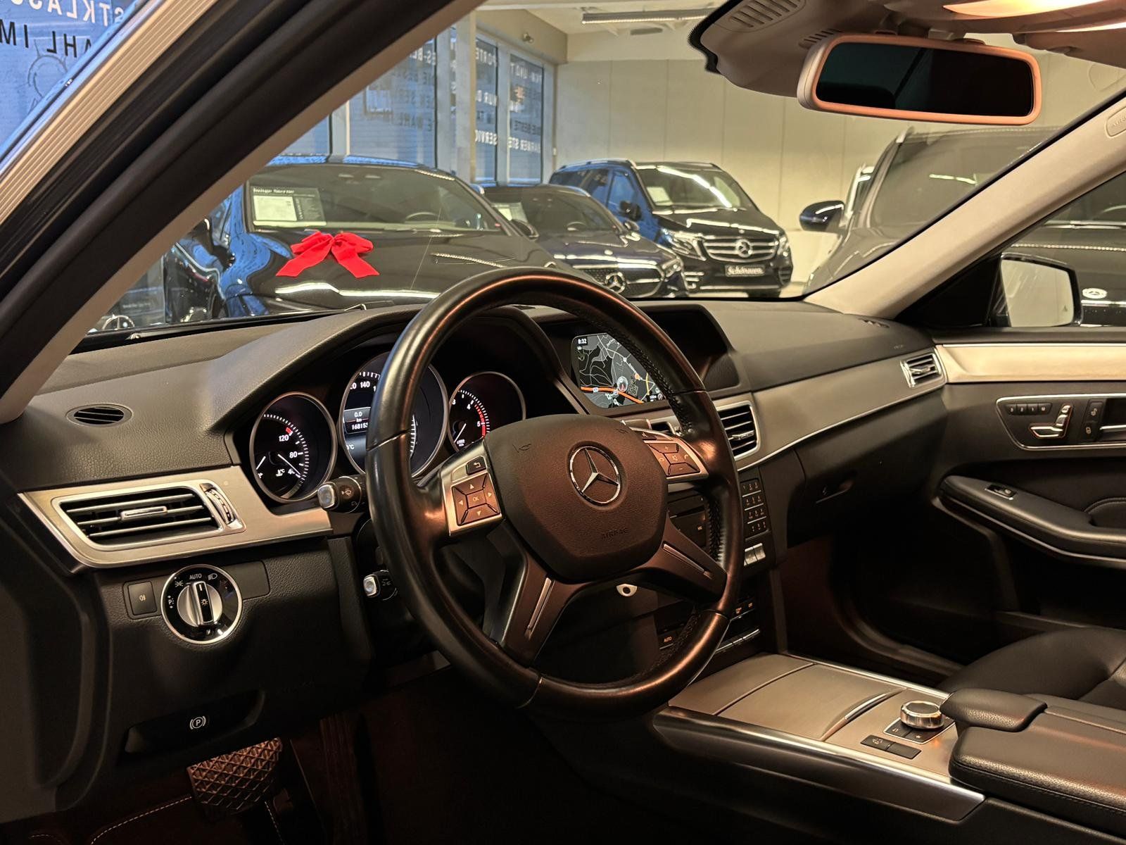 Fahrzeugabbildung Mercedes-Benz E 300 CDI COMAND+DISTR.+MEMORY+KAMERA+LED+TOTW.