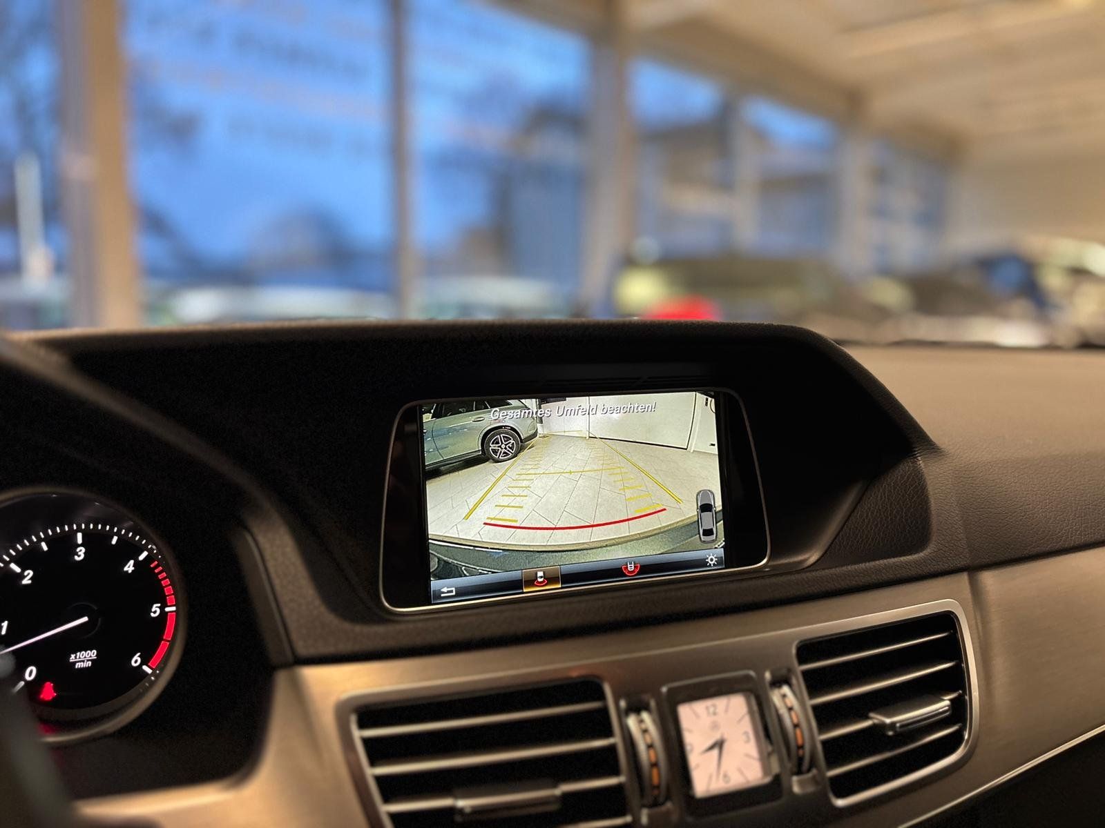 Fahrzeugabbildung Mercedes-Benz E 300 CDI COMAND+DISTR.+MEMORY+KAMERA+LED+TOTW.