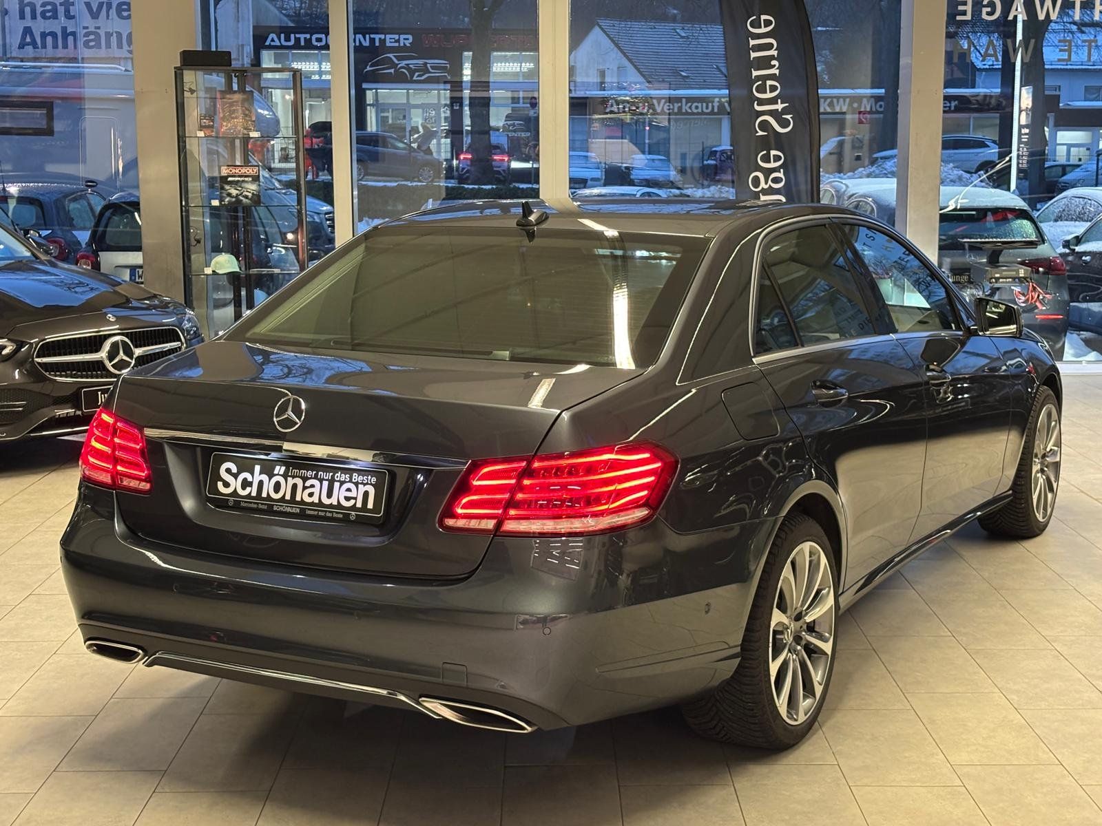 Fahrzeugabbildung Mercedes-Benz E 300 CDI COMAND+DISTR.+MEMORY+KAMERA+LED+TOTW.