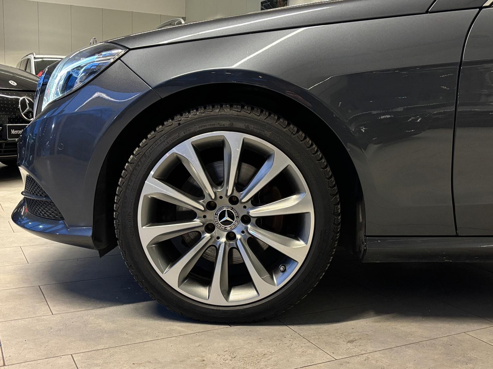 Fahrzeugabbildung Mercedes-Benz E 300 CDI COMAND+DISTR.+MEMORY+KAMERA+LED+TOTW.