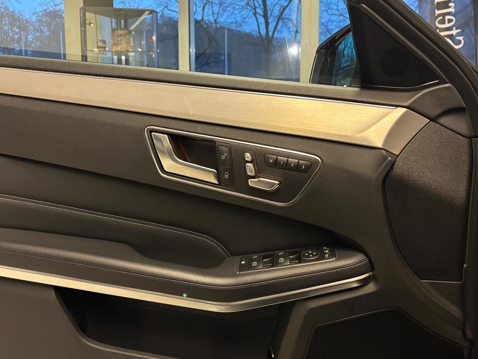 Fahrzeugabbildung Mercedes-Benz E 300 CDI COMAND+DISTR.+MEMORY+KAMERA+LED+TOTW.