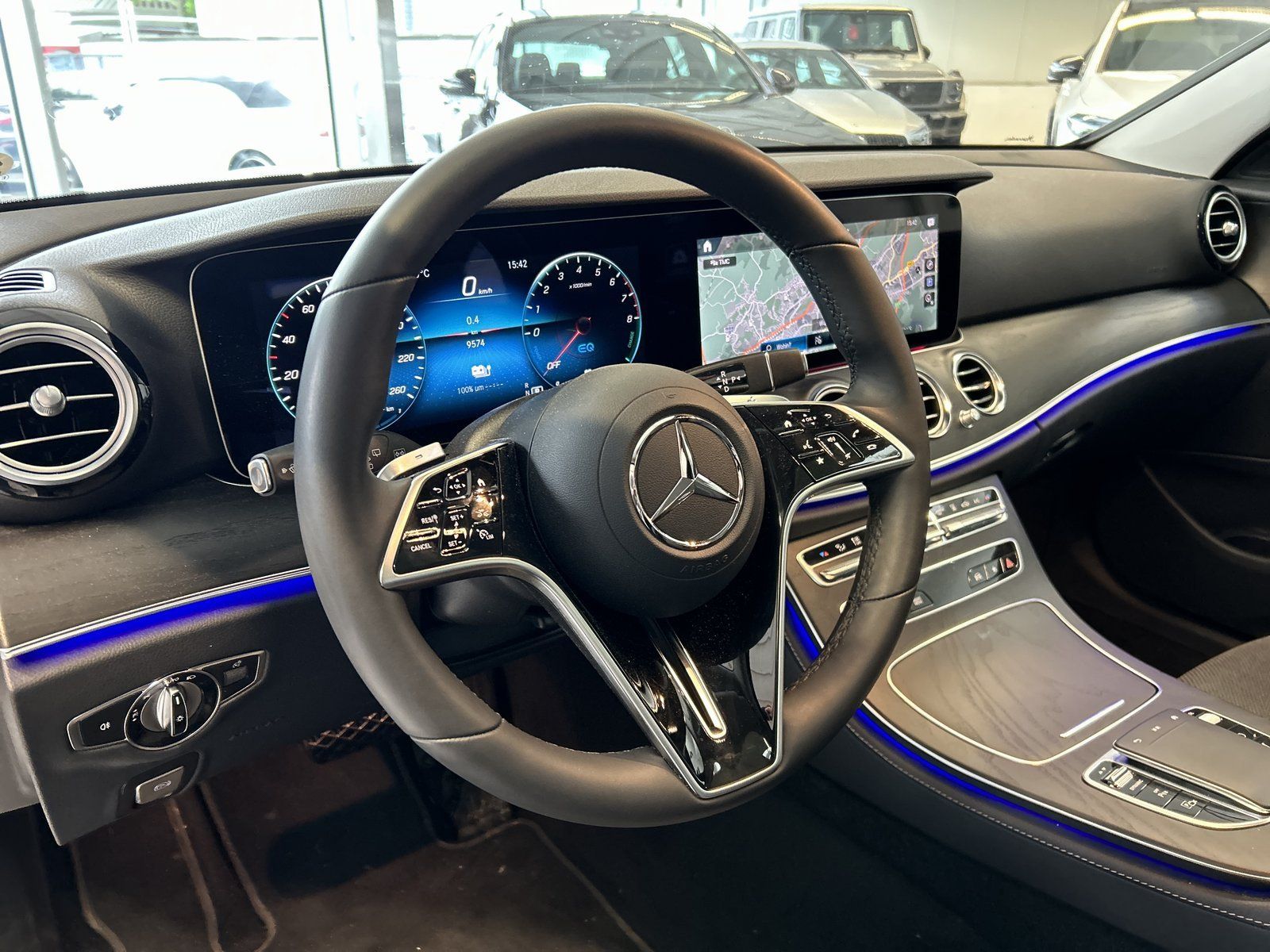 Fahrzeugabbildung Mercedes-Benz E 300e T PANO+AHK+KAMERA+LED+CARPLAY+DAB+EASYPK