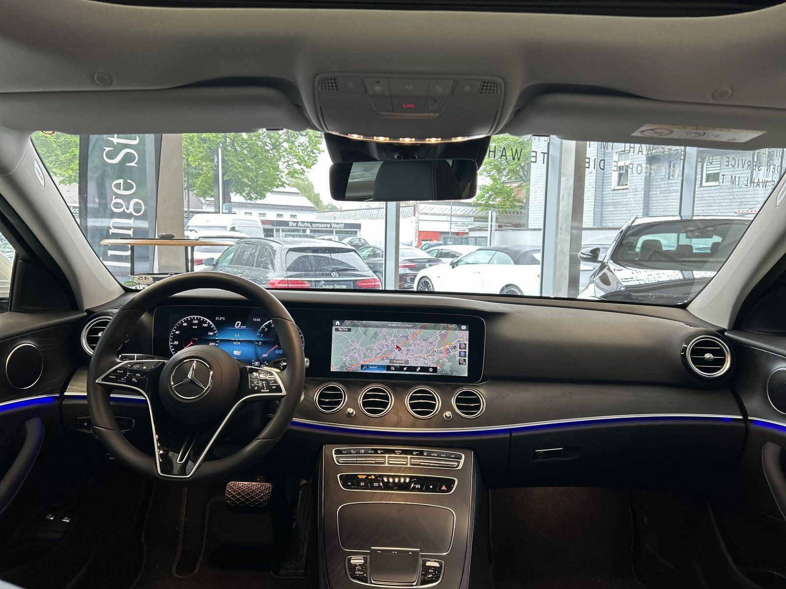 Fahrzeugabbildung Mercedes-Benz E 300e T PANO+AHK+KAMERA+LED+CARPLAY+DAB+EASYPK