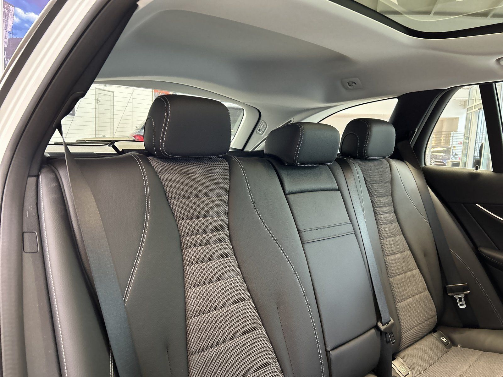 Fahrzeugabbildung Mercedes-Benz E 300e T PANO+AHK+KAMERA+LED+CARPLAY+DAB+EASYPK