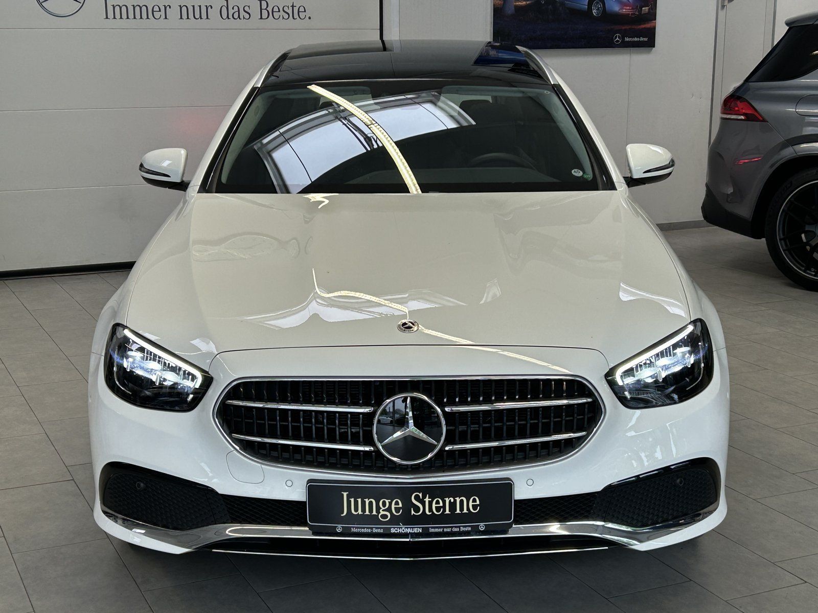 Fahrzeugabbildung Mercedes-Benz E 300e T PANO+AHK+KAMERA+LED+CARPLAY+DAB+EASYPK