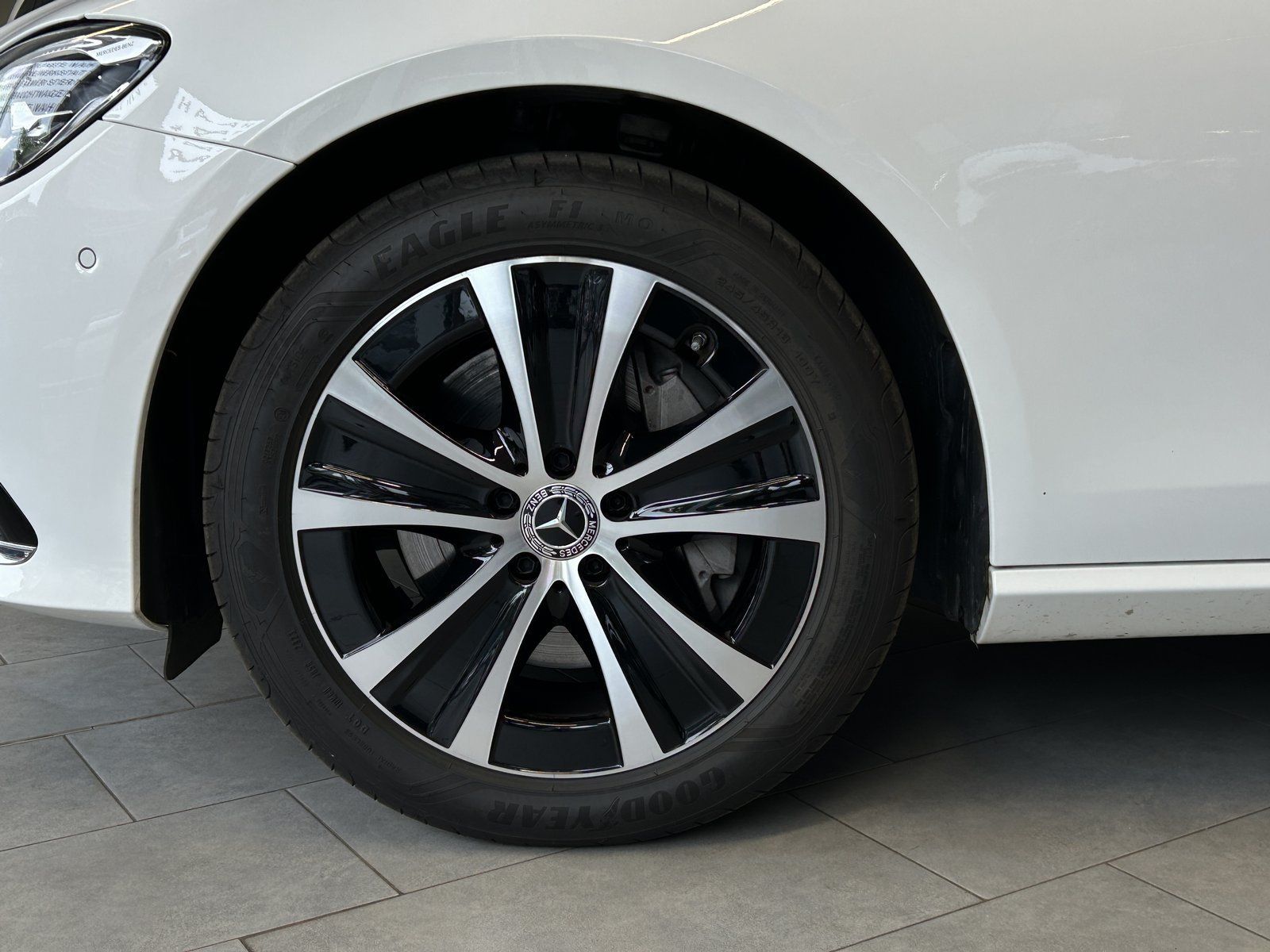 Fahrzeugabbildung Mercedes-Benz E 300e T PANO+AHK+KAMERA+LED+CARPLAY+DAB+EASYPK