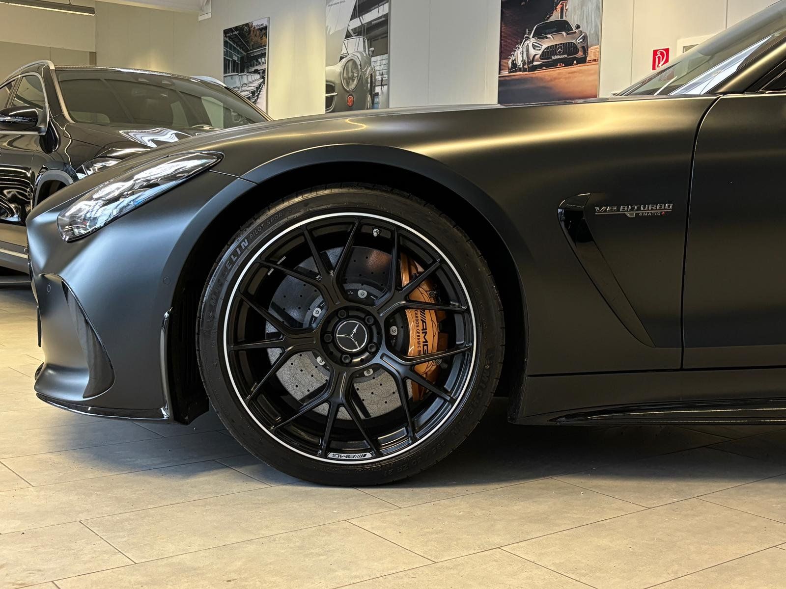 Fahrzeugabbildung Mercedes-Benz GT 63 4M+ AERO+KERAMIK+PANO+HUD+LIFT+BURM+PERF.