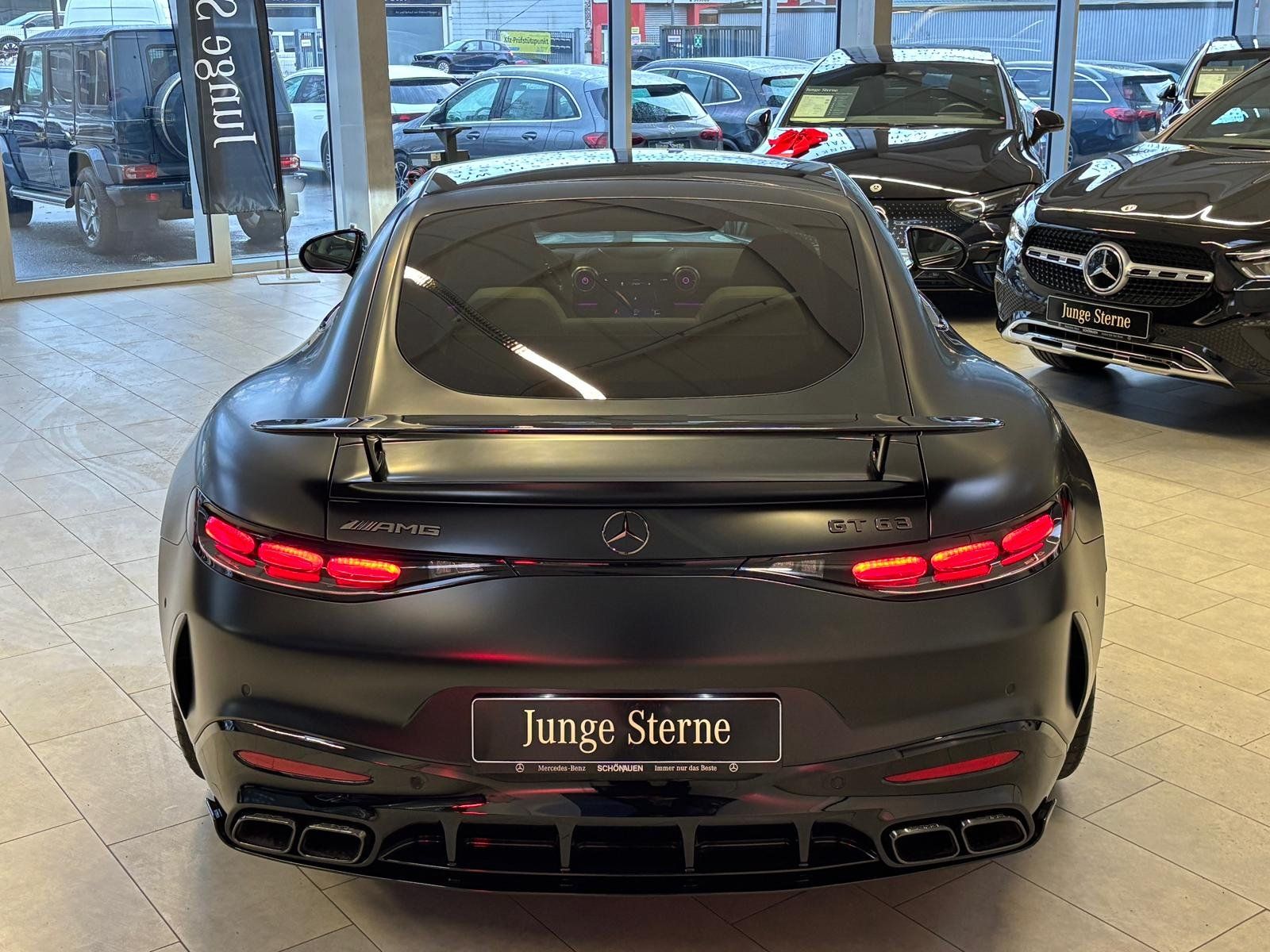 Fahrzeugabbildung Mercedes-Benz GT 63 4M+ AERO+KERAMIK+PANO+HUD+LIFT+BURM+PERF.