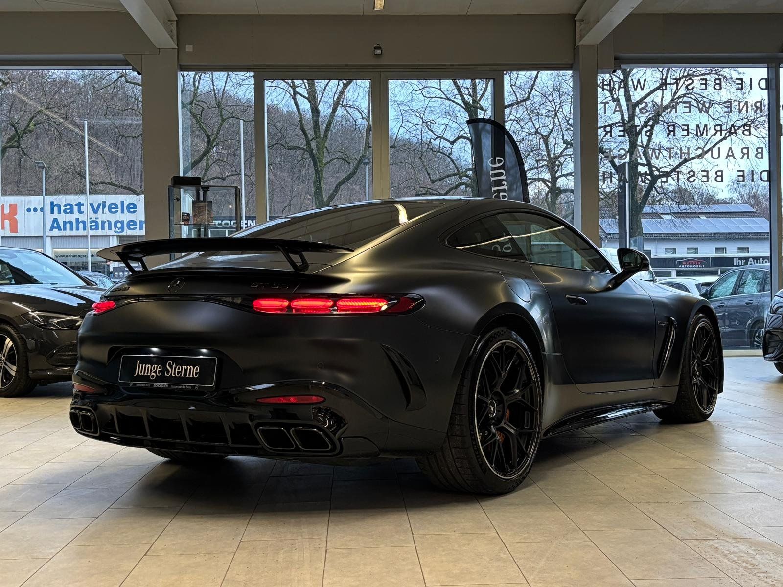 Fahrzeugabbildung Mercedes-Benz GT 63 4M+ AERO+KERAMIK+PANO+HUD+LIFT+BURM+PERF.