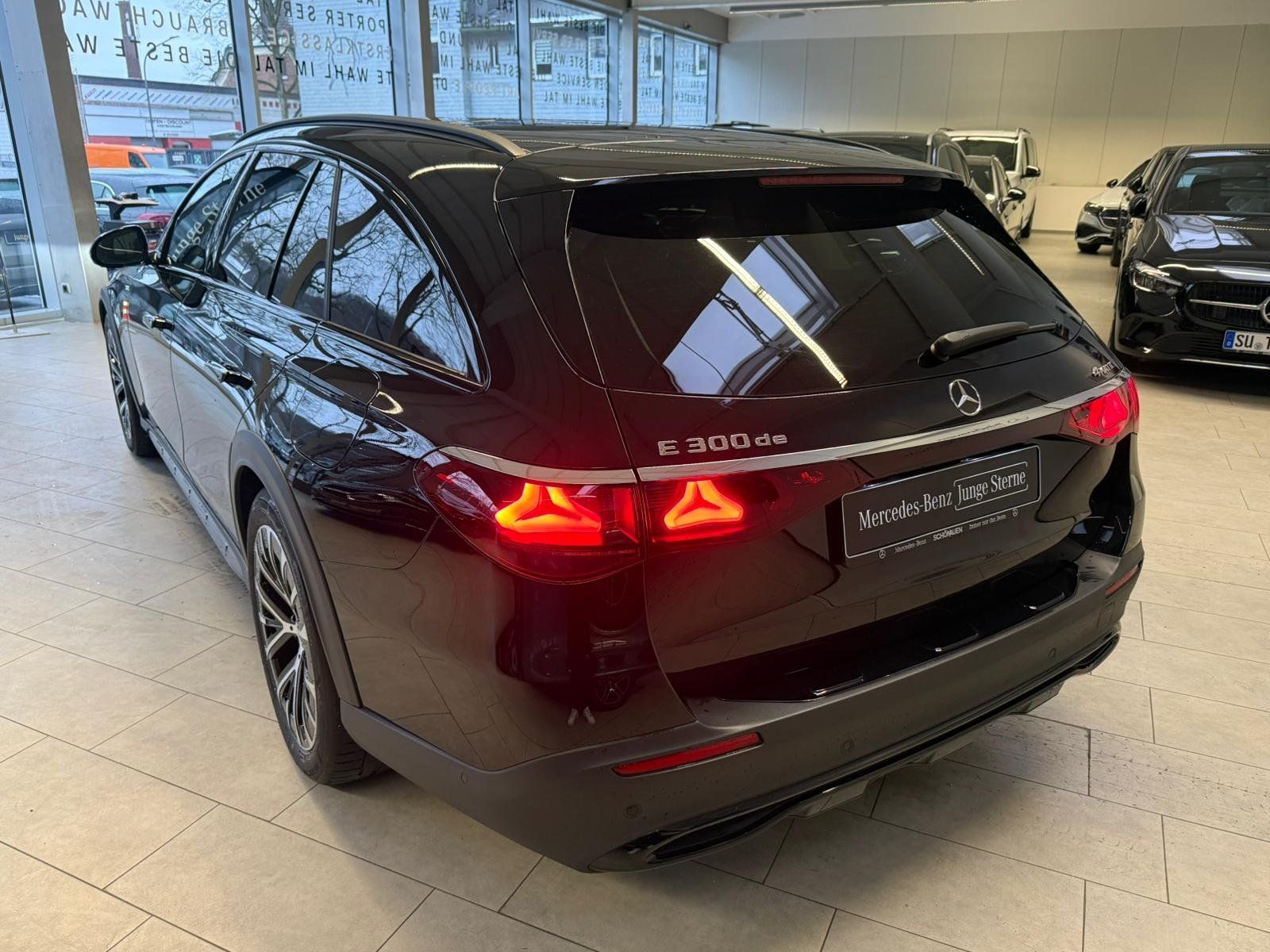Fahrzeugabbildung Mercedes-Benz E 300de 4M T All-Terrain AIRMATIC+DISTR+AHK+360°