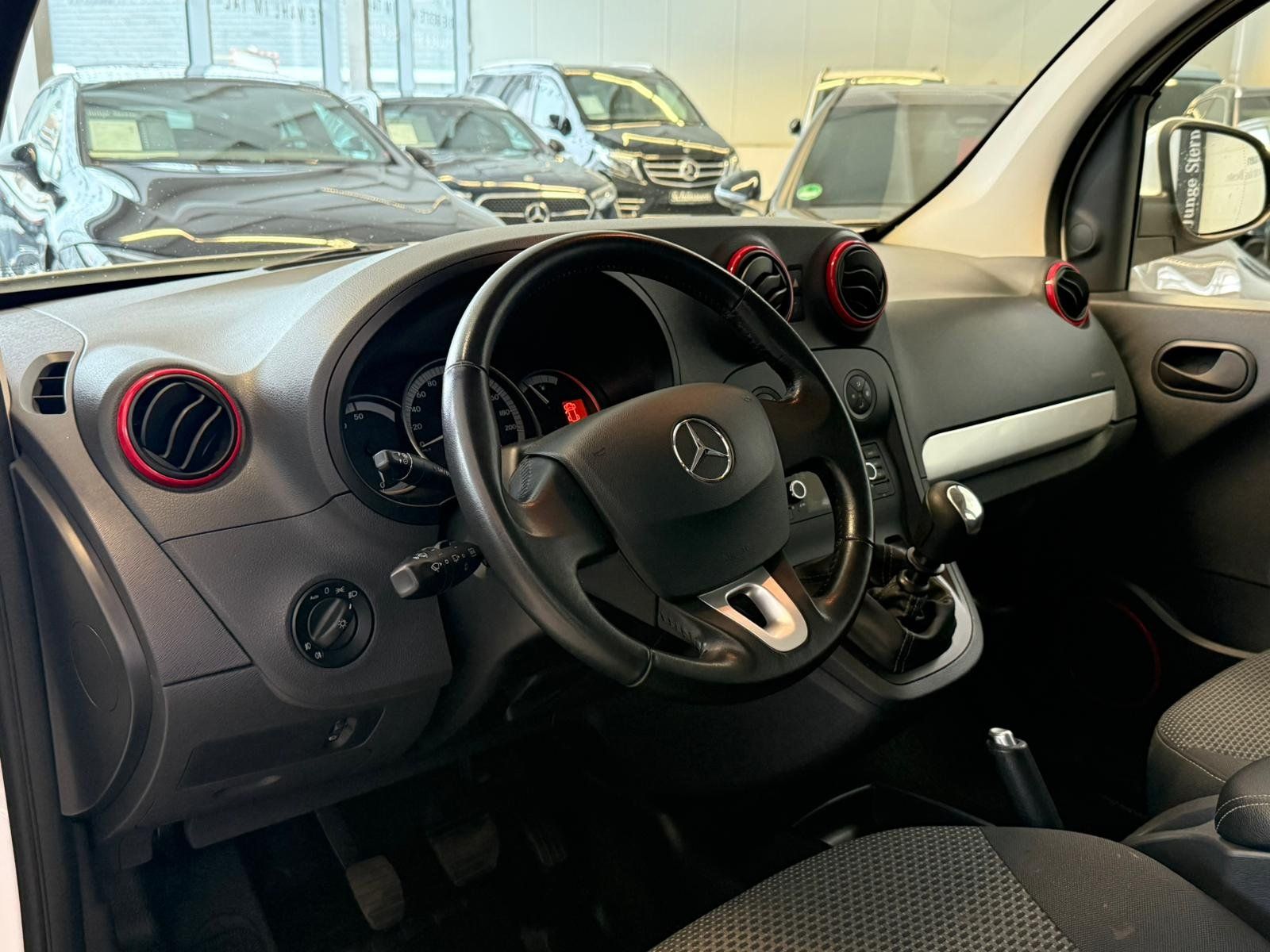 Fahrzeugabbildung Mercedes-Benz Citan 111 CDI Kasten Lang KAMERA+AHK+NAVI+EDW