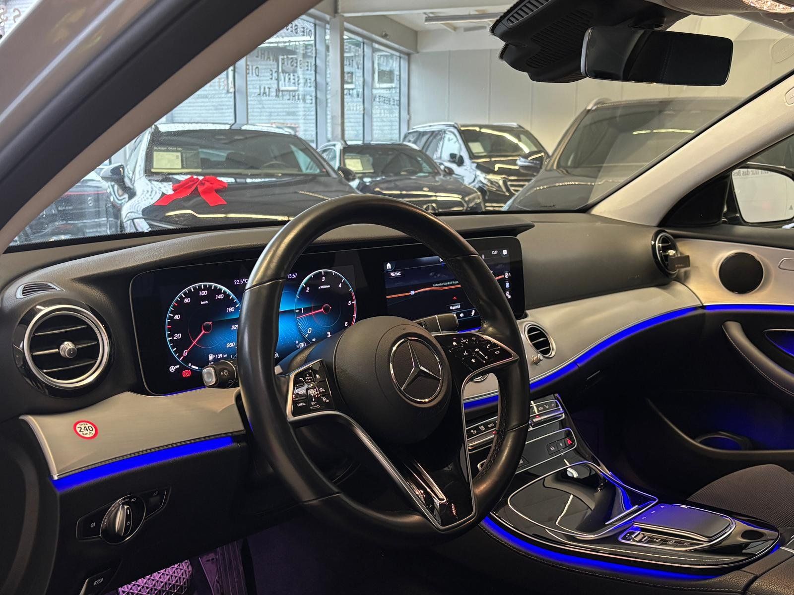 Fahrzeugabbildung Mercedes-Benz E 220 d 4M Exclusive DISTR+KAMERA+LED+CARPLAY