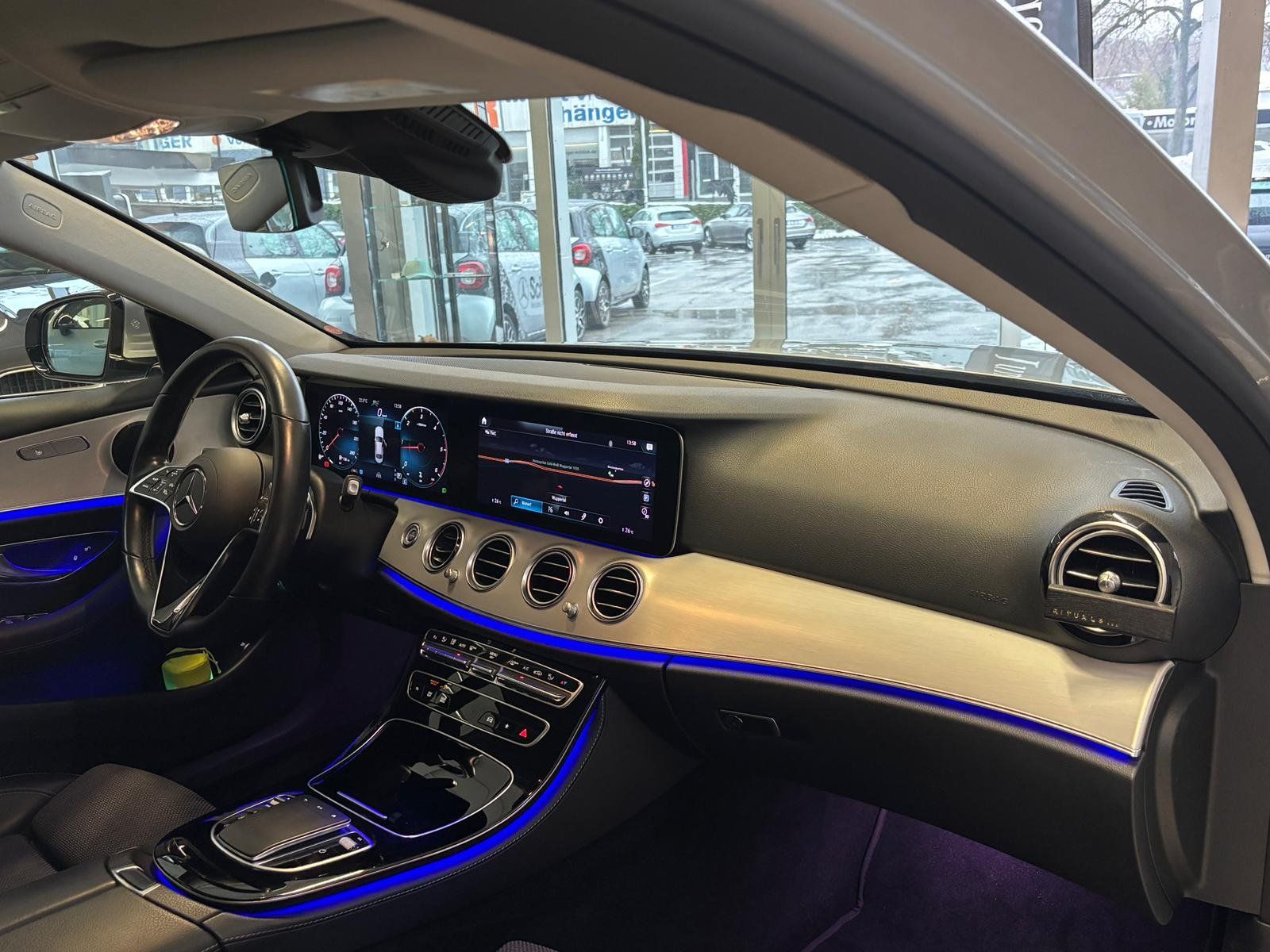Fahrzeugabbildung Mercedes-Benz E 220 d 4M Exclusive DISTR+KAMERA+LED+CARPLAY