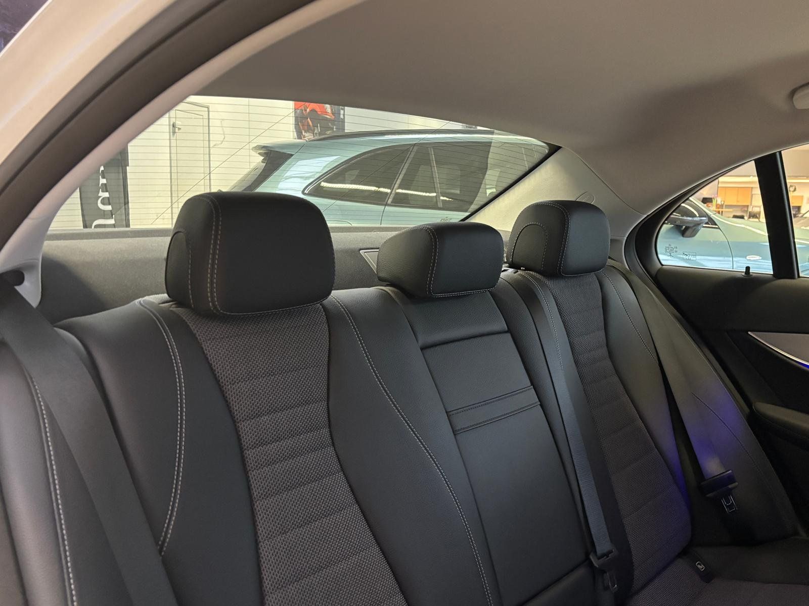 Fahrzeugabbildung Mercedes-Benz E 220 d 4M Exclusive DISTR+KAMERA+LED+CARPLAY