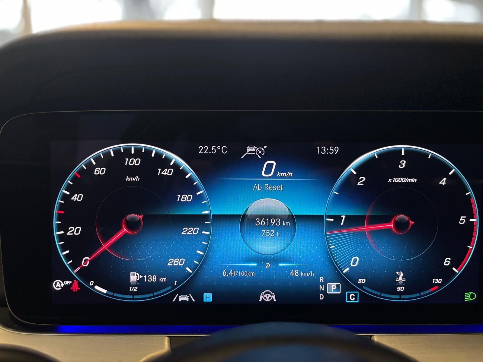 Fahrzeugabbildung Mercedes-Benz E 220 d 4M Exclusive DISTR+KAMERA+LED+CARPLAY