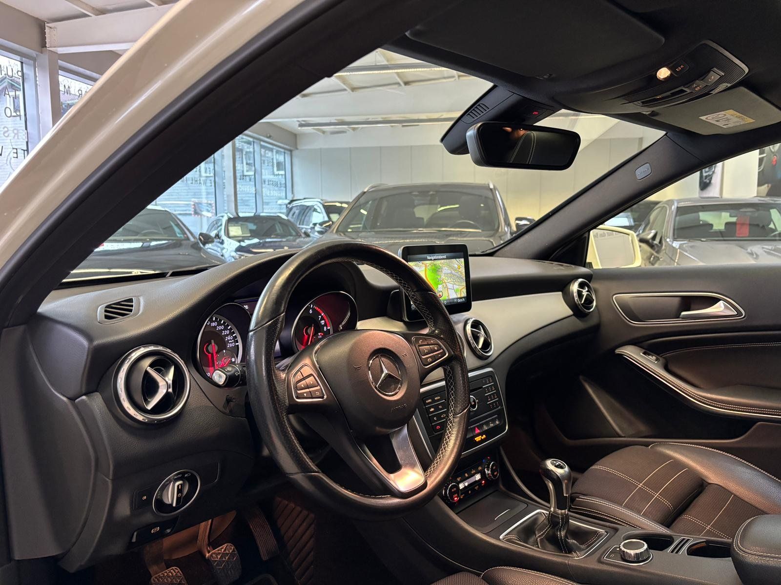 Fahrzeugabbildung Mercedes-Benz GLA 180 Urban PANO+KAMERA+BIXENON+NAVI+THERMO