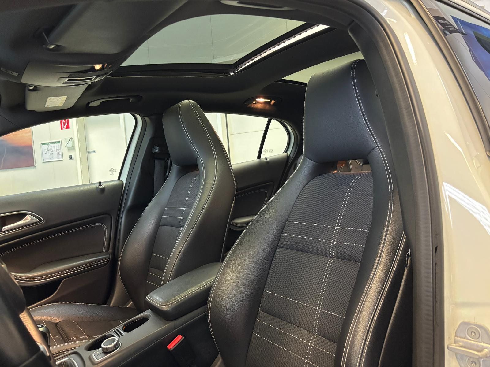 Fahrzeugabbildung Mercedes-Benz GLA 180 Urban PANO+KAMERA+BIXENON+NAVI+THERMO