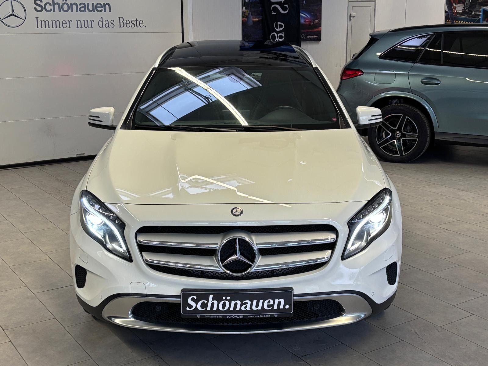 Fahrzeugabbildung Mercedes-Benz GLA 180 Urban PANO+KAMERA+BIXENON+NAVI+THERMO