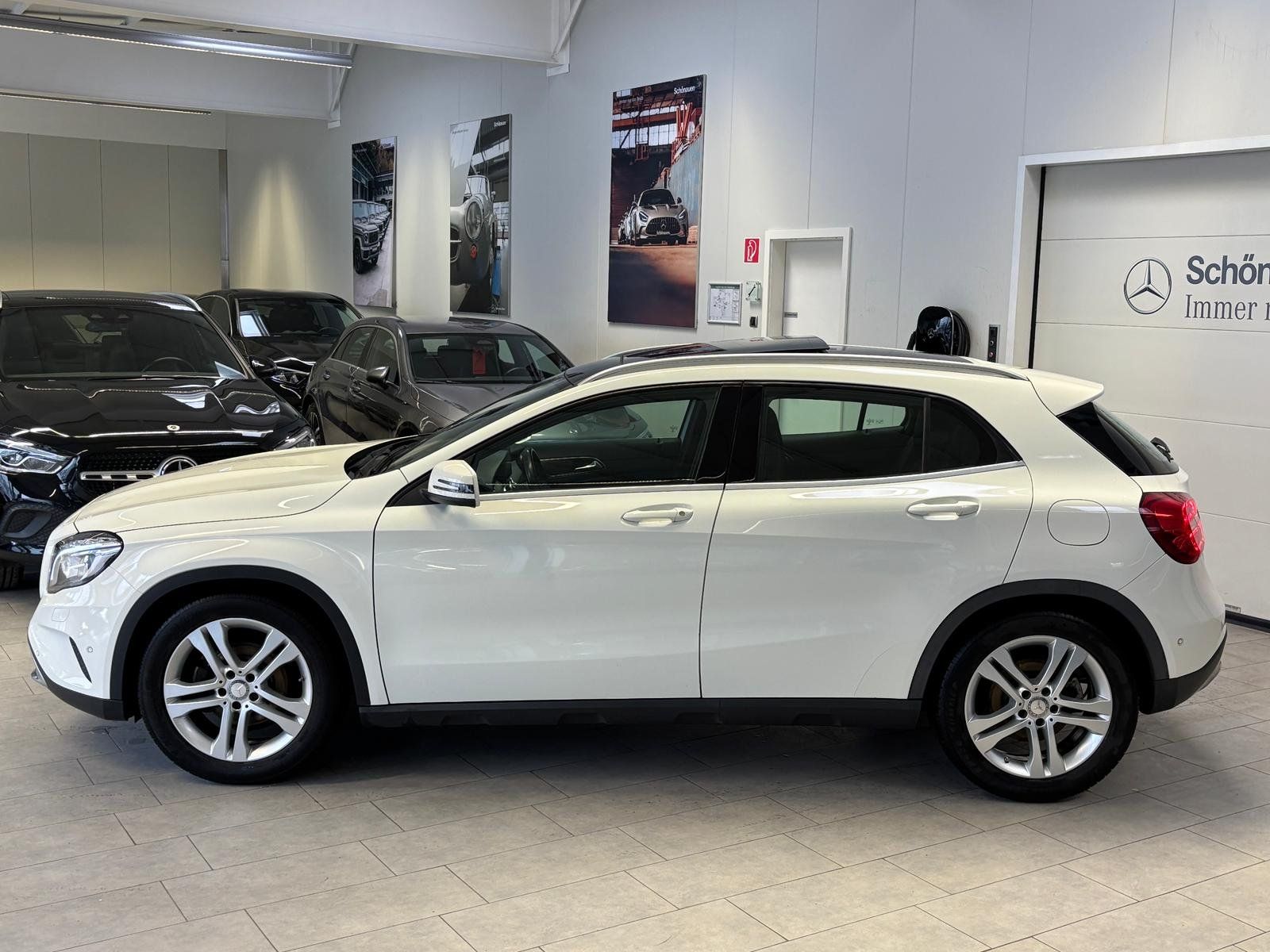 Fahrzeugabbildung Mercedes-Benz GLA 180 Urban PANO+KAMERA+BIXENON+NAVI+THERMO