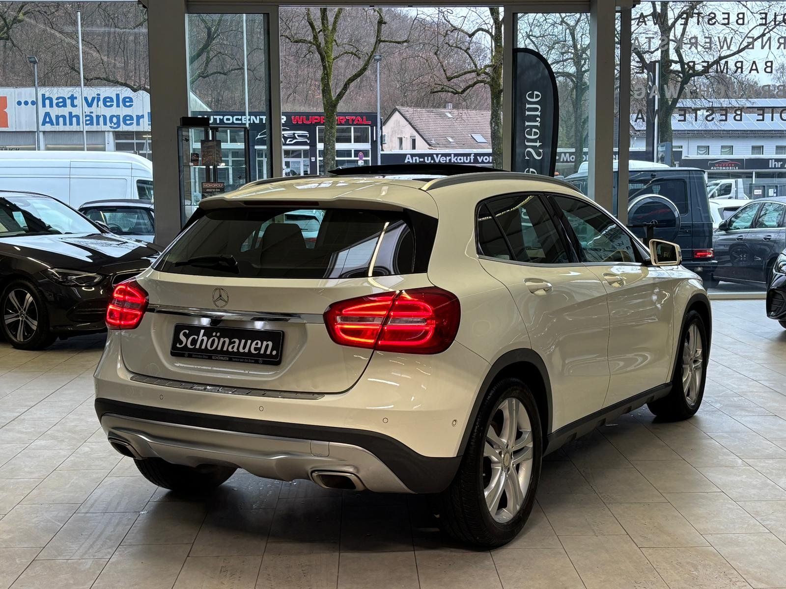 Fahrzeugabbildung Mercedes-Benz GLA 180 Urban PANO+KAMERA+BIXENON+NAVI+THERMO