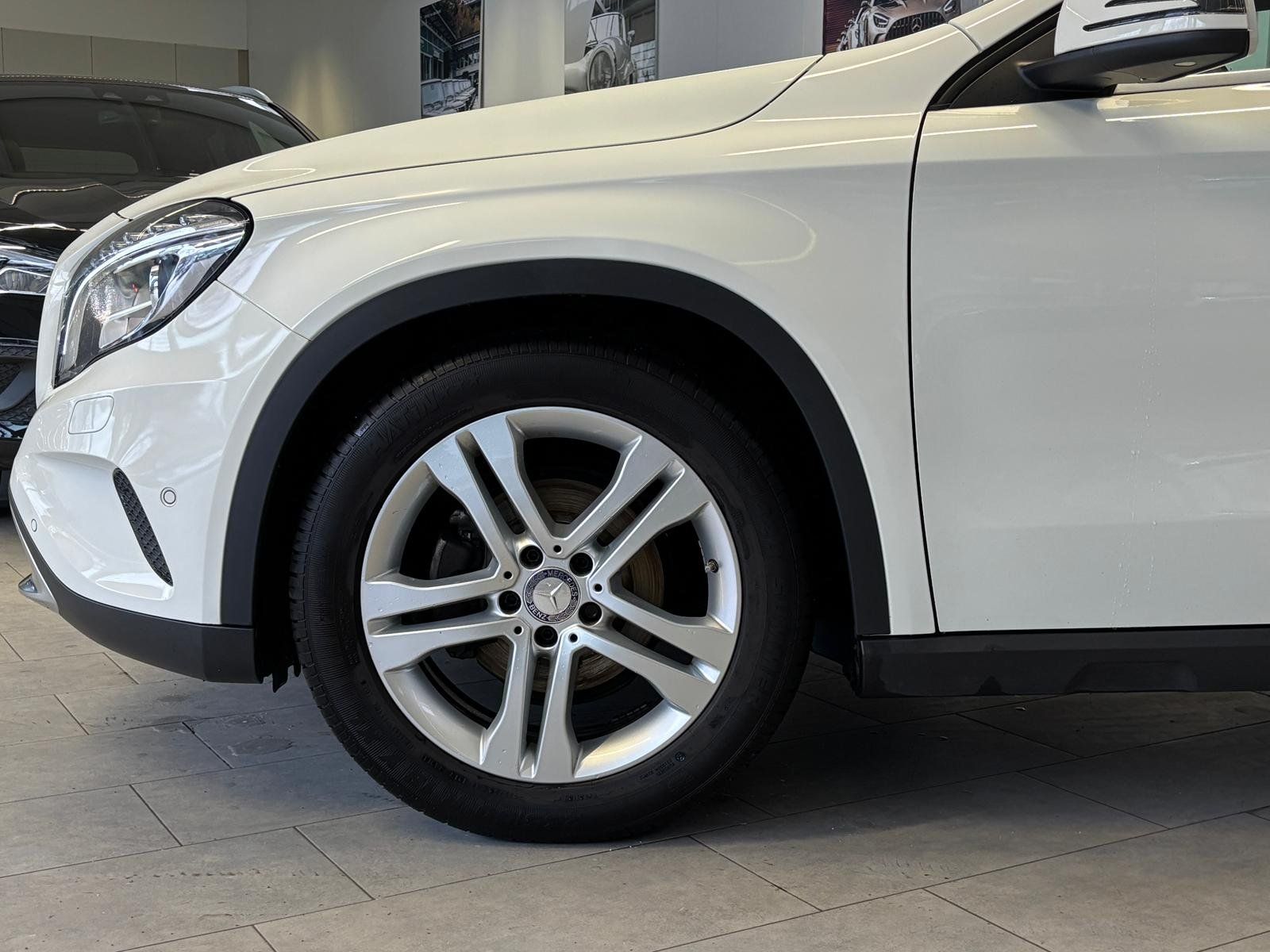 Fahrzeugabbildung Mercedes-Benz GLA 180 Urban PANO+KAMERA+BIXENON+NAVI+THERMO