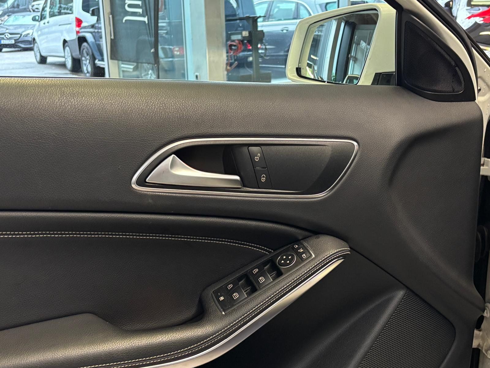 Fahrzeugabbildung Mercedes-Benz GLA 180 Urban PANO+KAMERA+BIXENON+NAVI+THERMO