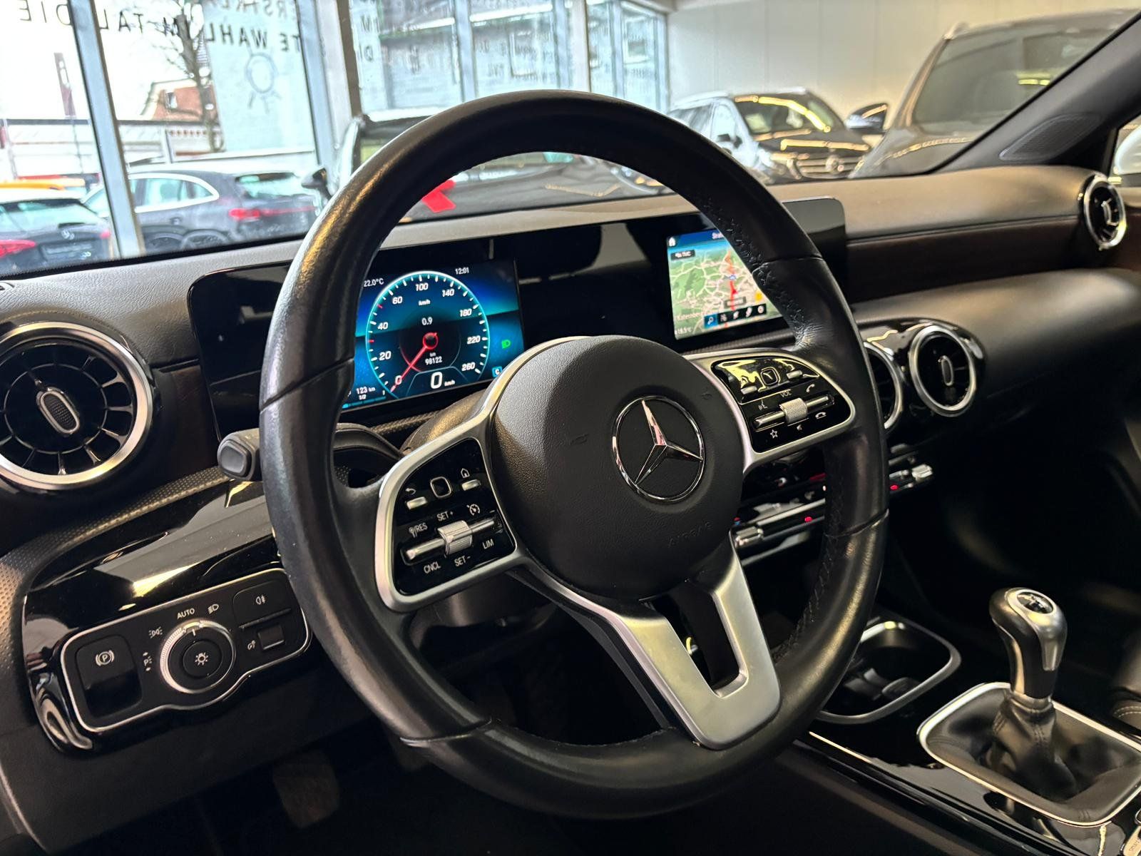 Fahrzeugabbildung Mercedes-Benz A 200 Progressive PANO+MEMORY+360°+TOTW+LED+NAVI