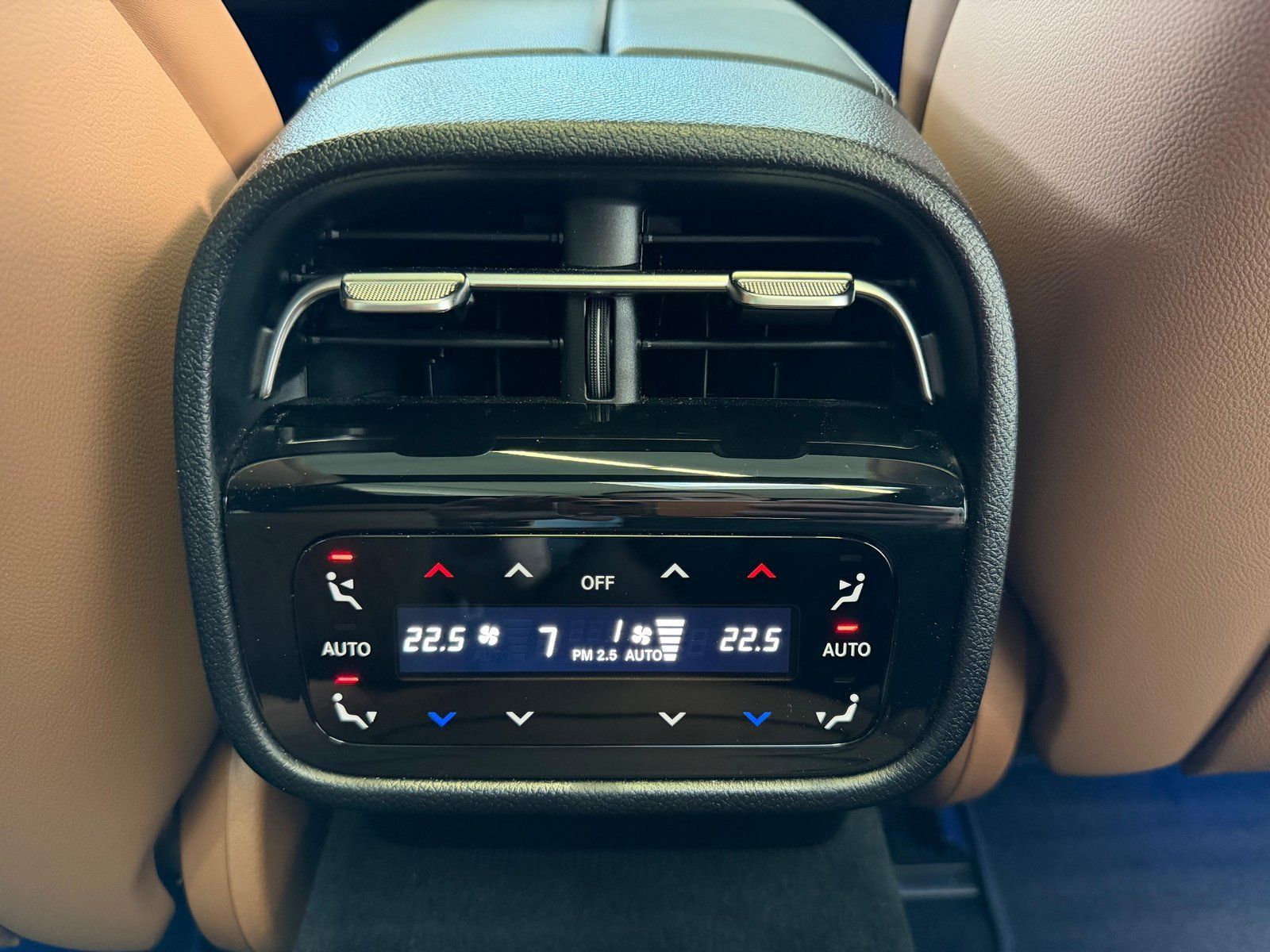 Fahrzeugabbildung Mercedes-Benz E 450d 4M All-Terrain NAPPA+AHK+PANO+HUD+DISTR.