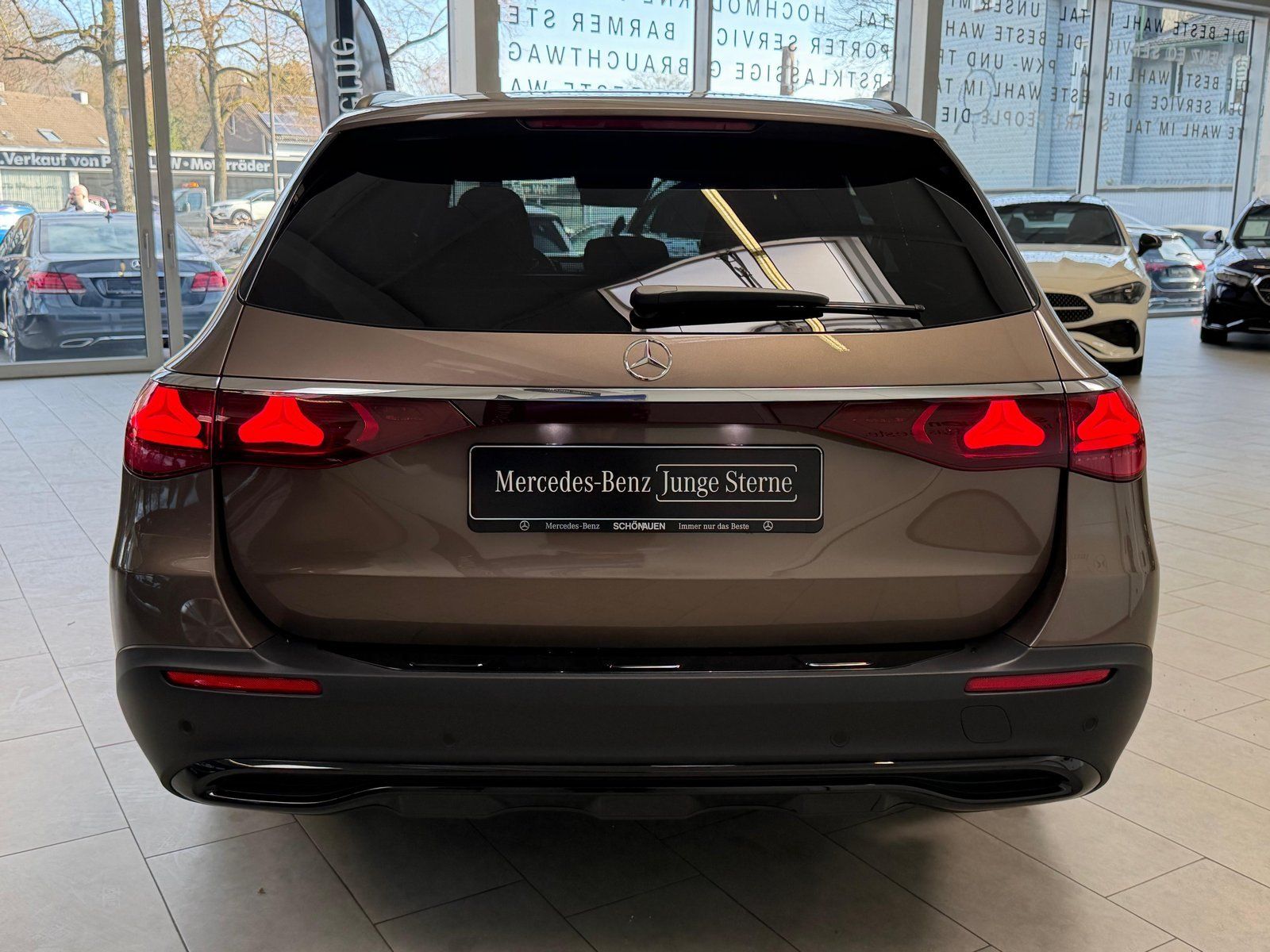 Fahrzeugabbildung Mercedes-Benz E 450d 4M All-Terrain NAPPA+AHK+PANO+HUD+DISTR.