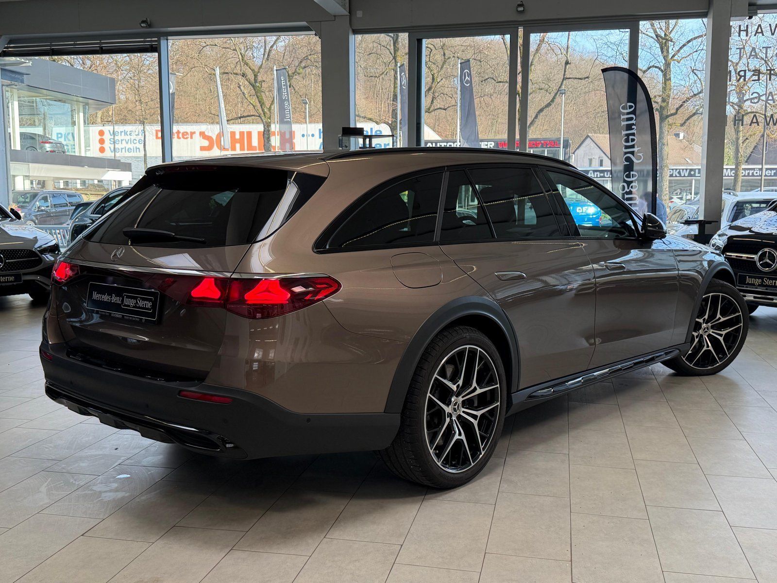 Fahrzeugabbildung Mercedes-Benz E 450d 4M All-Terrain NAPPA+AHK+PANO+HUD+DISTR.