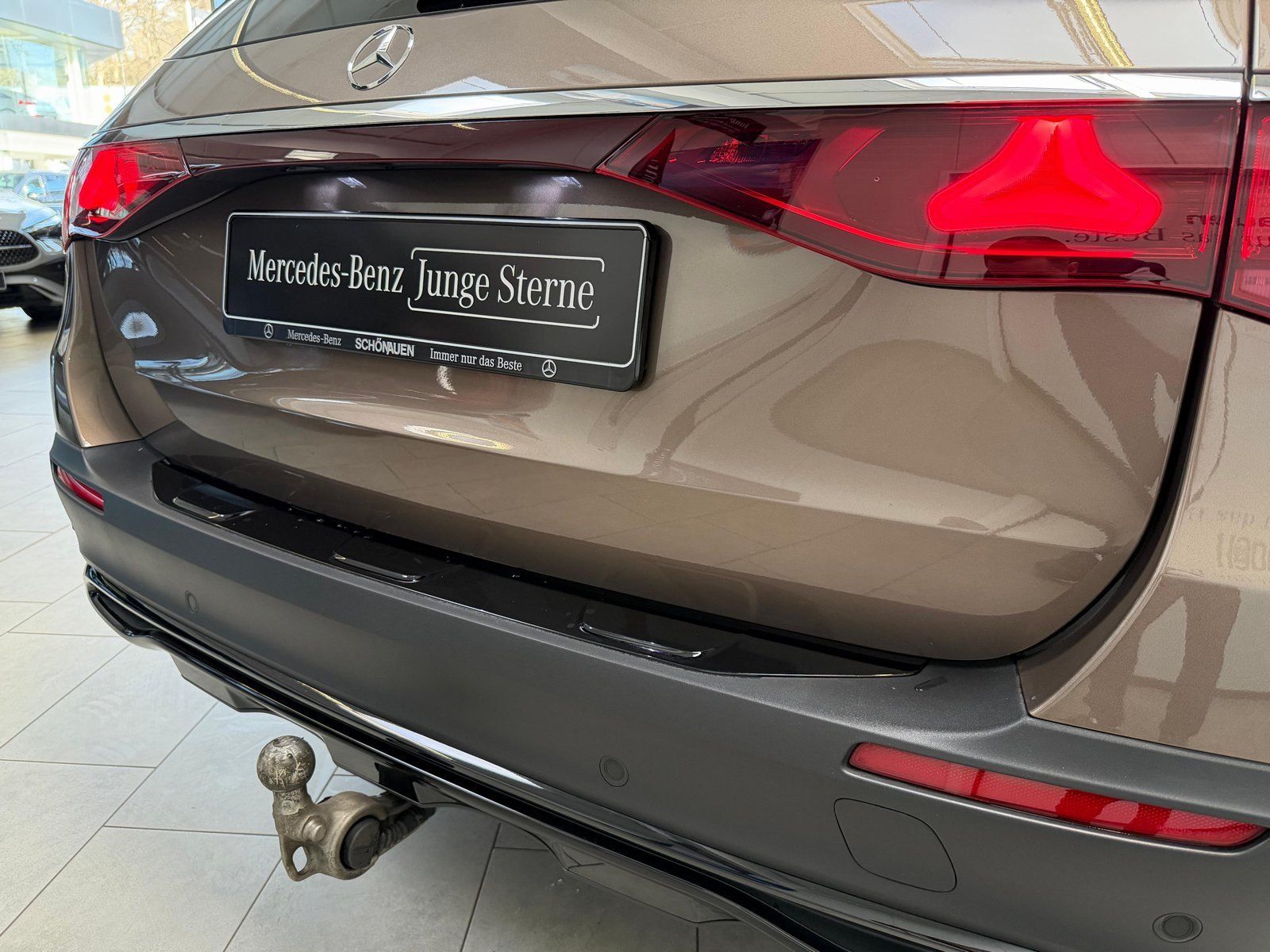 Fahrzeugabbildung Mercedes-Benz E 450d 4M All-Terrain NAPPA+AHK+PANO+HUD+DISTR.