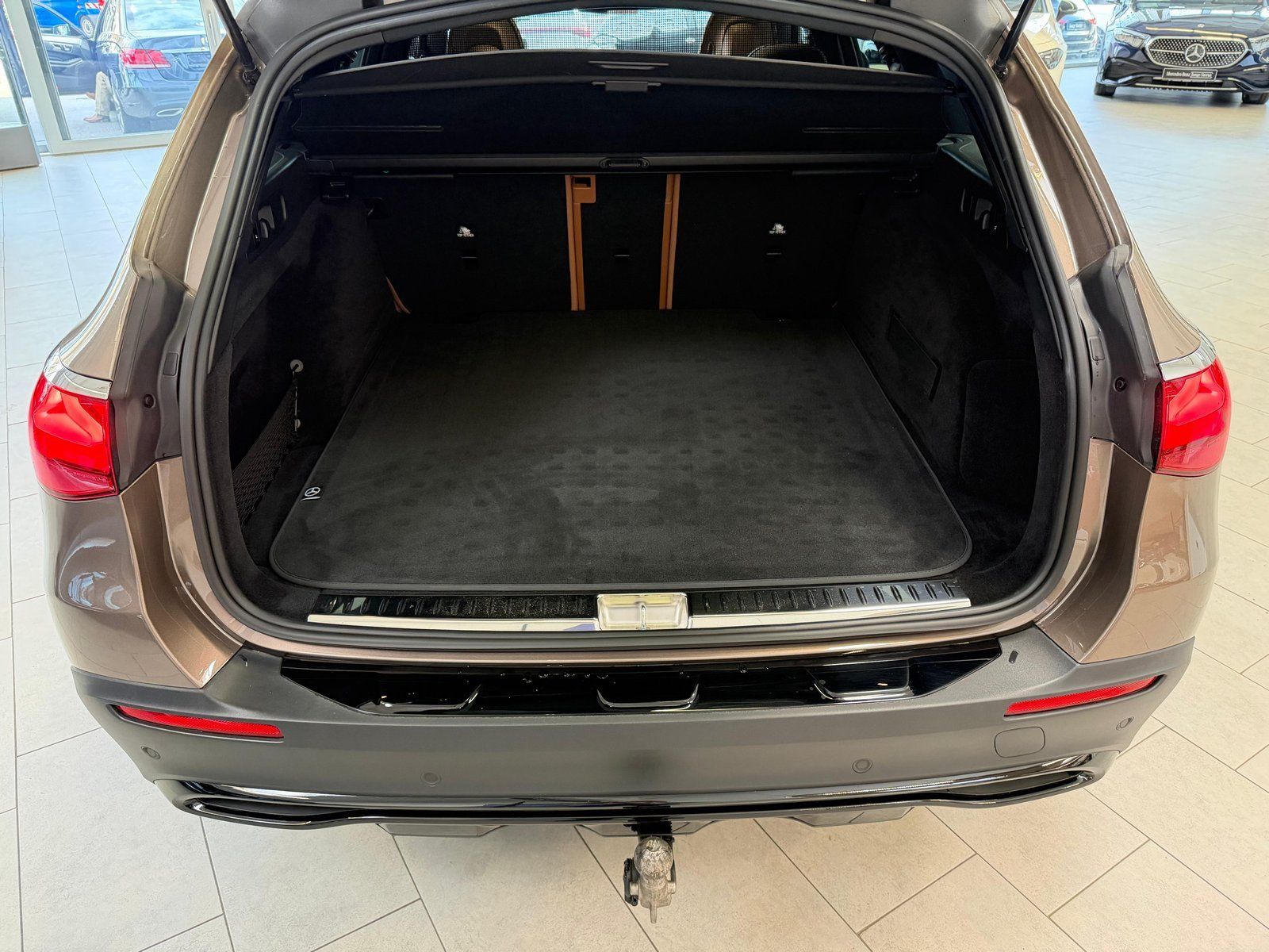 Fahrzeugabbildung Mercedes-Benz E 450d 4M All-Terrain NAPPA+AHK+PANO+HUD+DISTR.