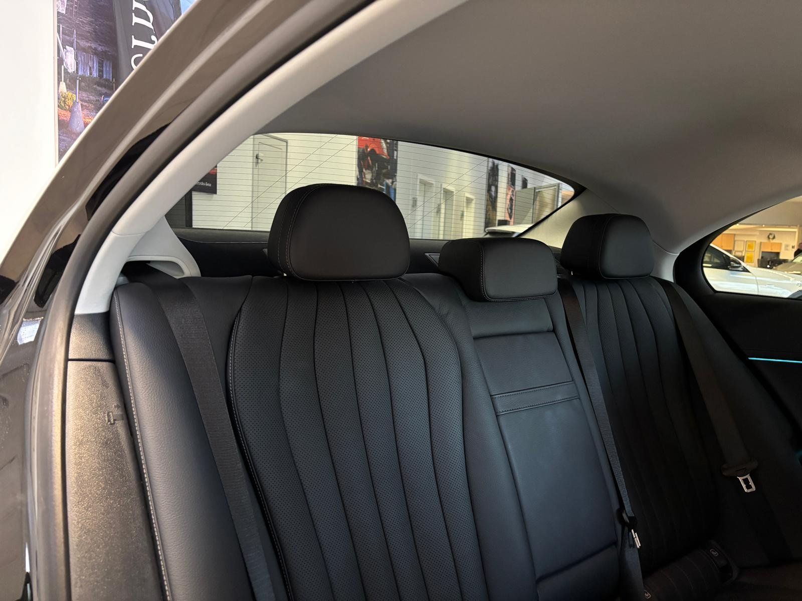 Fahrzeugabbildung Mercedes-Benz E 300de EXCLUSIVE PREMIUM+SUPERSCR.+BURMESTER4D