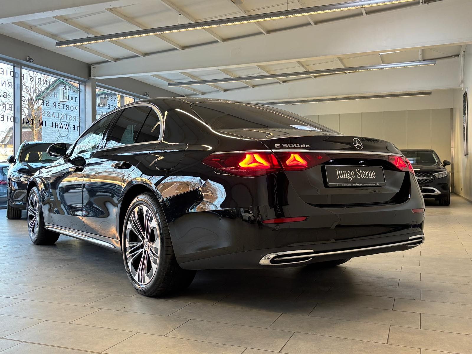 Fahrzeugabbildung Mercedes-Benz E 300de EXCLUSIVE PREMIUM+SUPERSCR.+BURMESTER4D