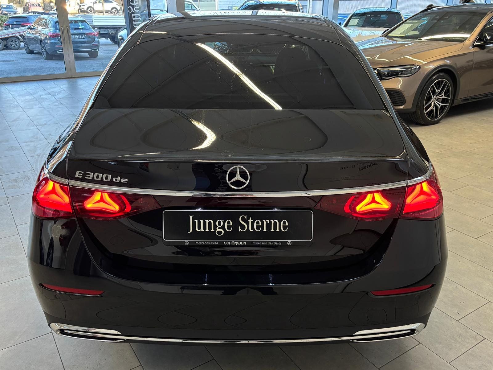 Fahrzeugabbildung Mercedes-Benz E 300de EXCLUSIVE PREMIUM+SUPERSCR.+BURMESTER4D