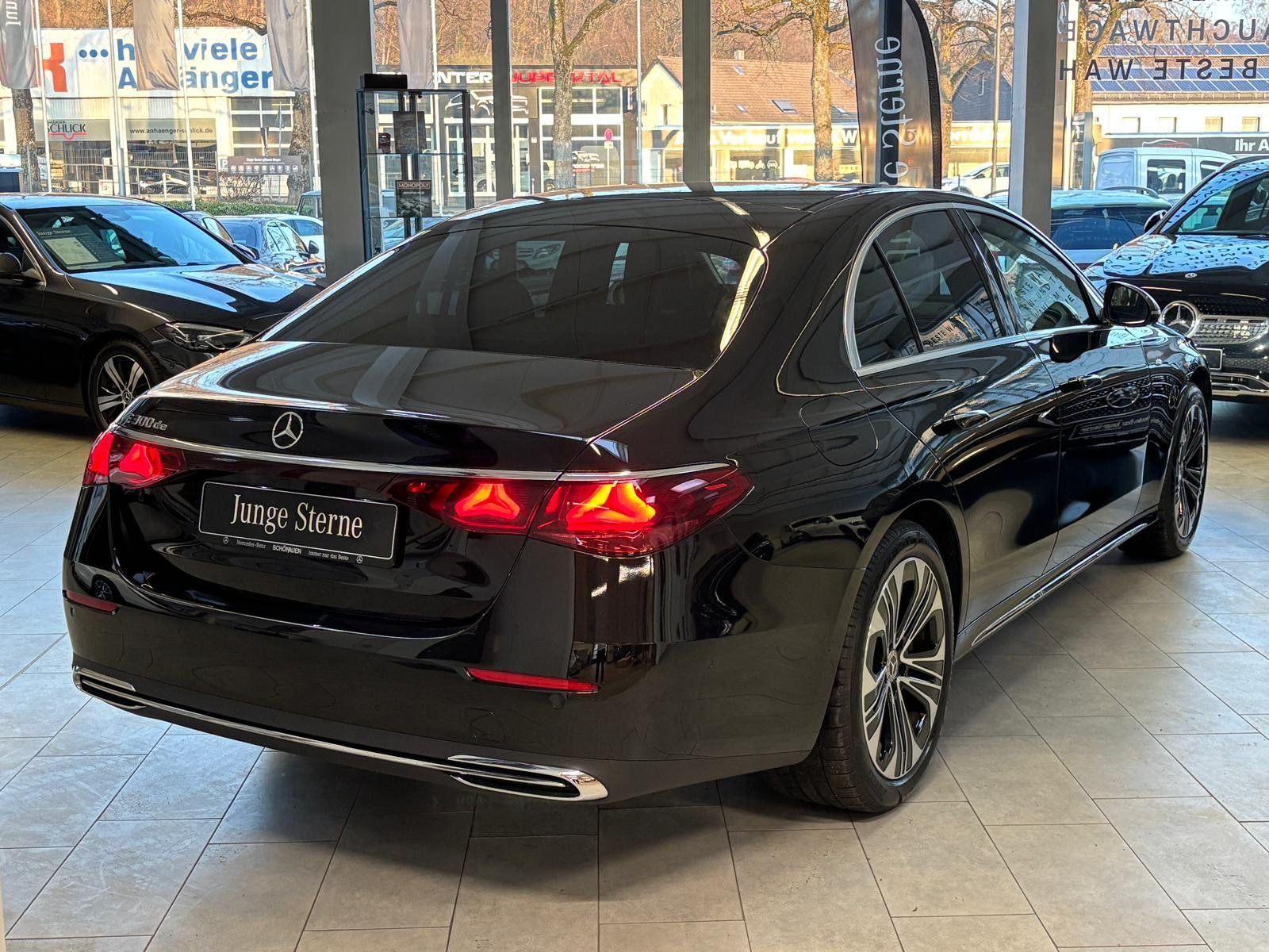 Fahrzeugabbildung Mercedes-Benz E 300de EXCLUSIVE PREMIUM+SUPERSCR.+BURMESTER4D