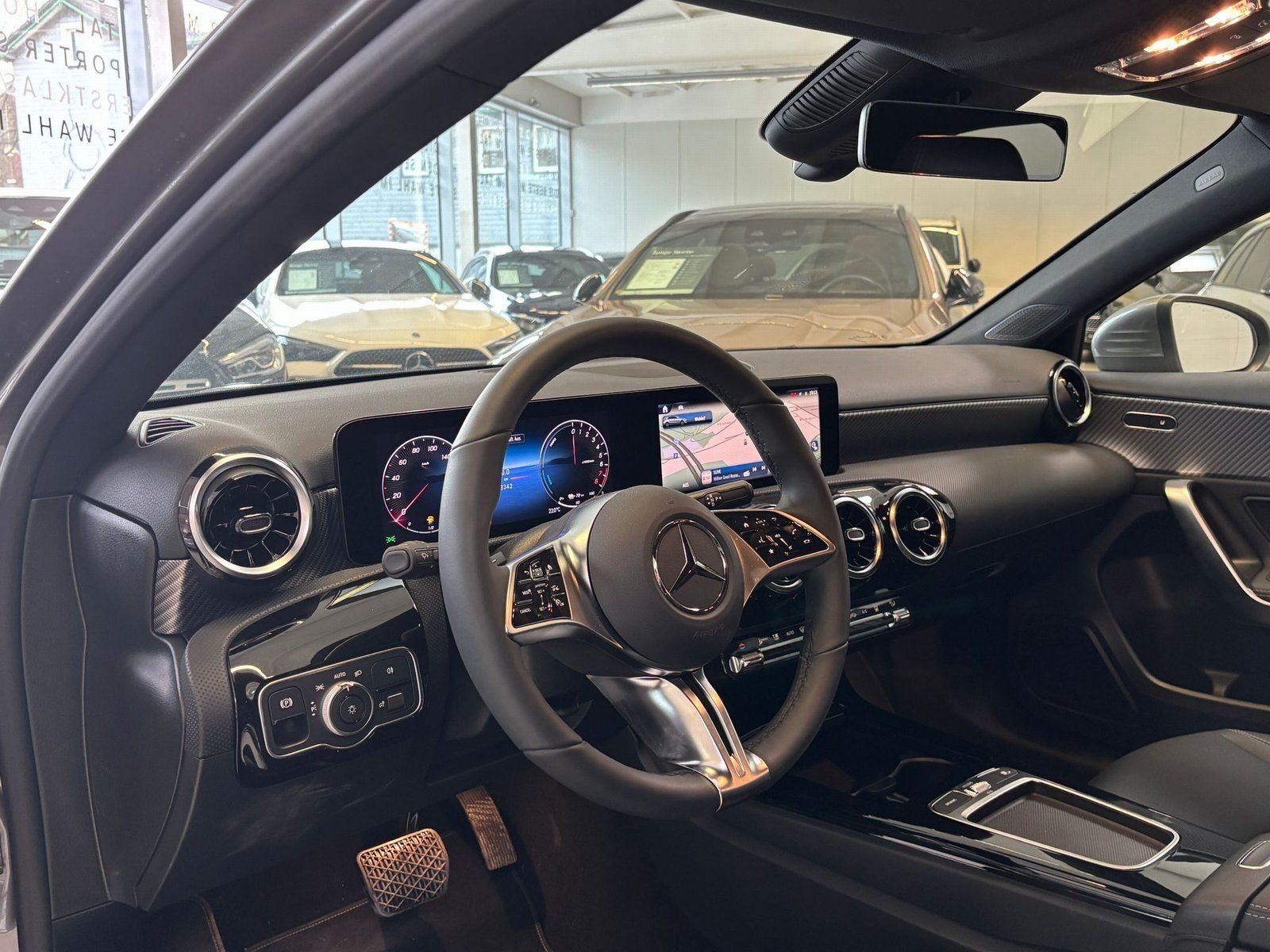 Fahrzeugabbildung Mercedes-Benz A 250 e AHK+AC11KW+PRIVACY+VOLLDIGI+VZ-ASSYST