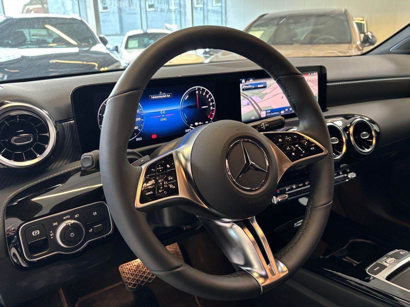 Fahrzeugabbildung Mercedes-Benz A 250 e AHK+AC11KW+PRIVACY+VOLLDIGI+VZ-ASSYST