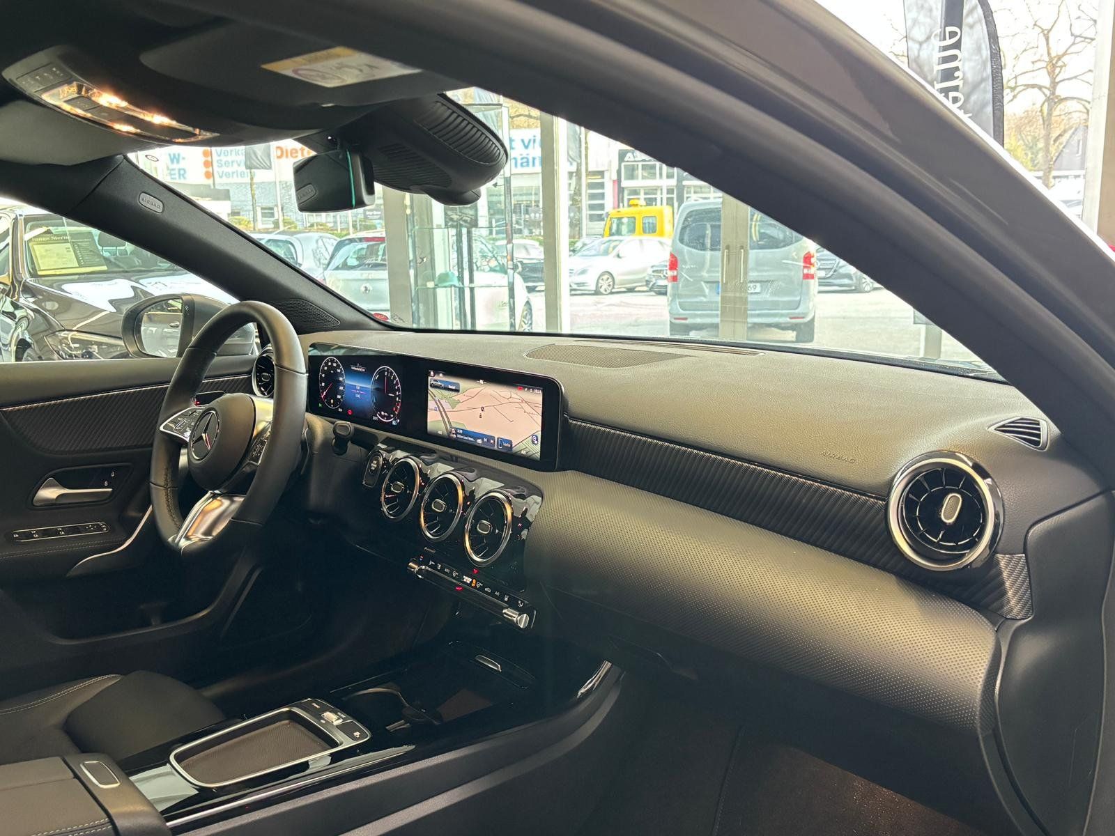 Fahrzeugabbildung Mercedes-Benz A 250 e AHK+AC11KW+PRIVACY+VOLLDIGI+VZ-ASSYST