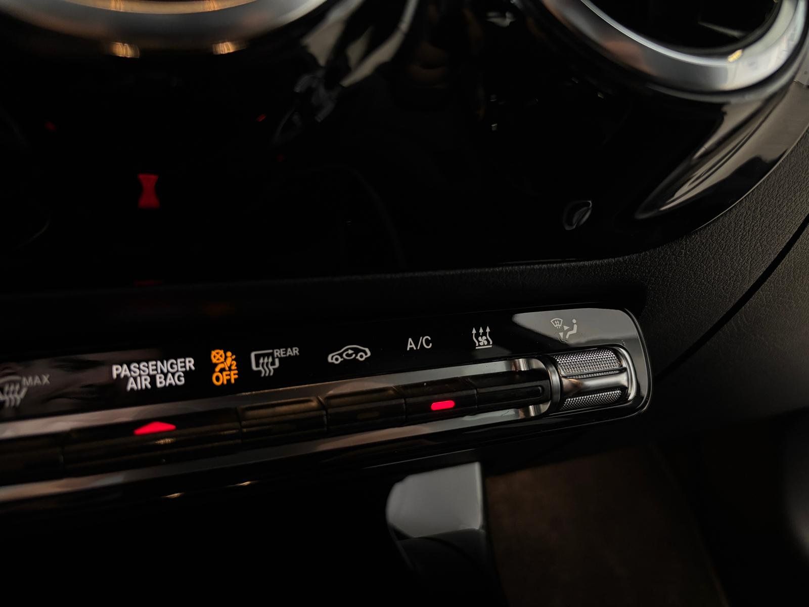 Fahrzeugabbildung Mercedes-Benz A 250 e AHK+AC11KW+PRIVACY+VOLLDIGI+VZ-ASSYST