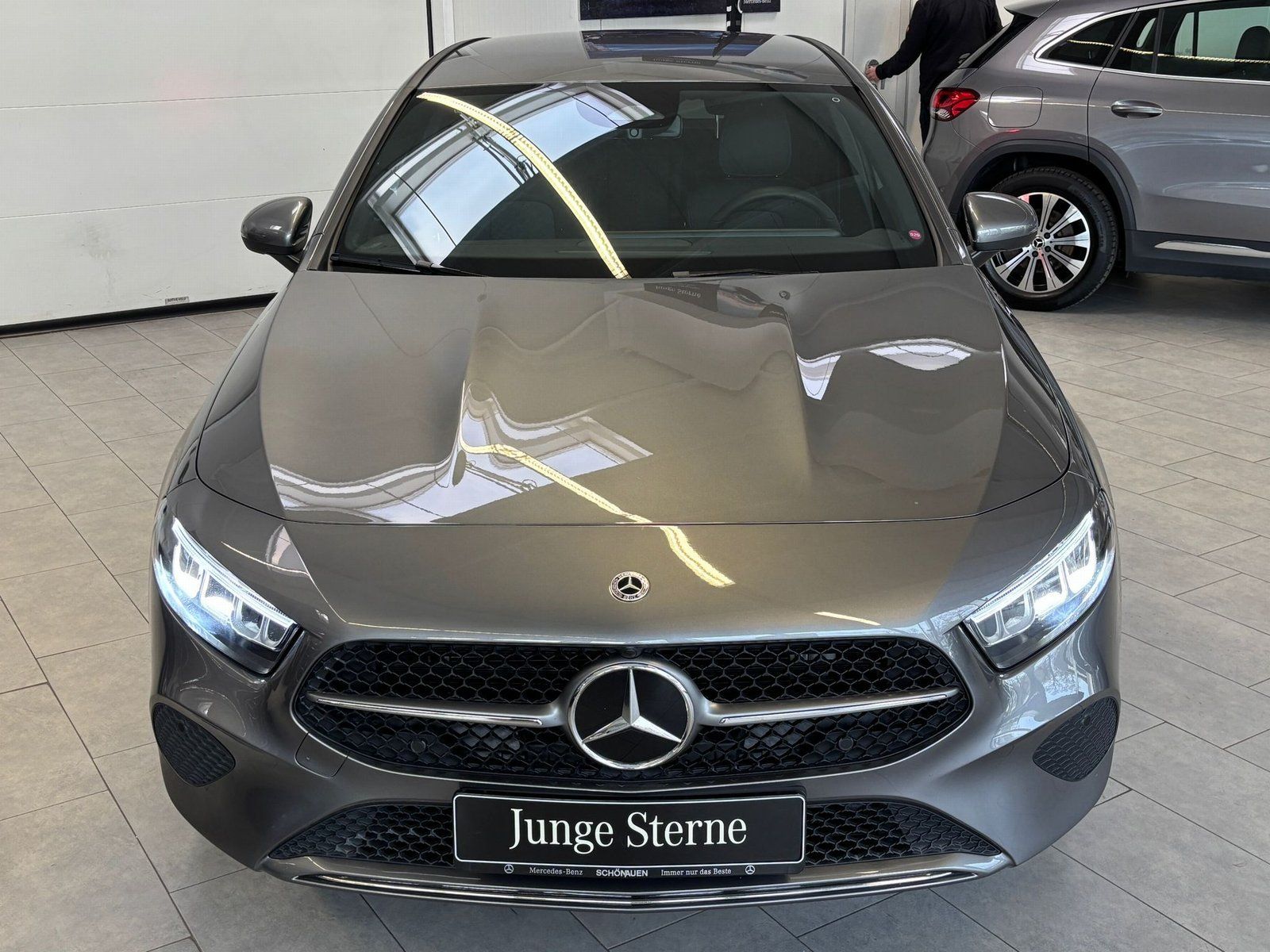 Fahrzeugabbildung Mercedes-Benz A 250 e AHK+AC11KW+PRIVACY+VOLLDIGI+VZ-ASSYST