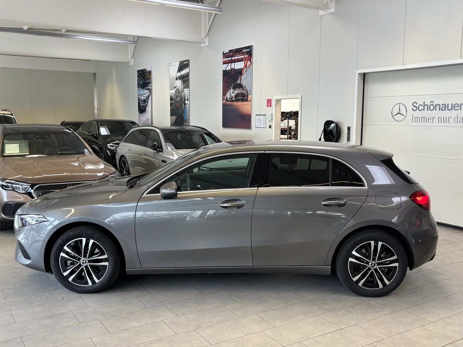 Fahrzeugabbildung Mercedes-Benz A 250 e AHK+AC11KW+PRIVACY+VOLLDIGI+VZ-ASSYST