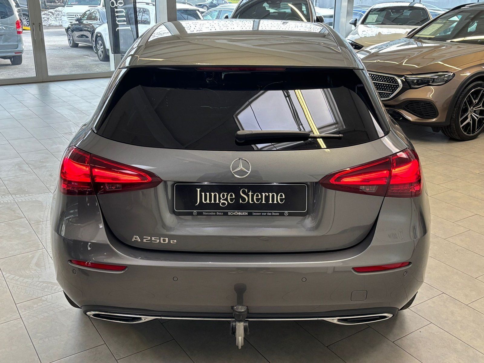 Fahrzeugabbildung Mercedes-Benz A 250 e AHK+AC11KW+PRIVACY+VOLLDIGI+VZ-ASSYST