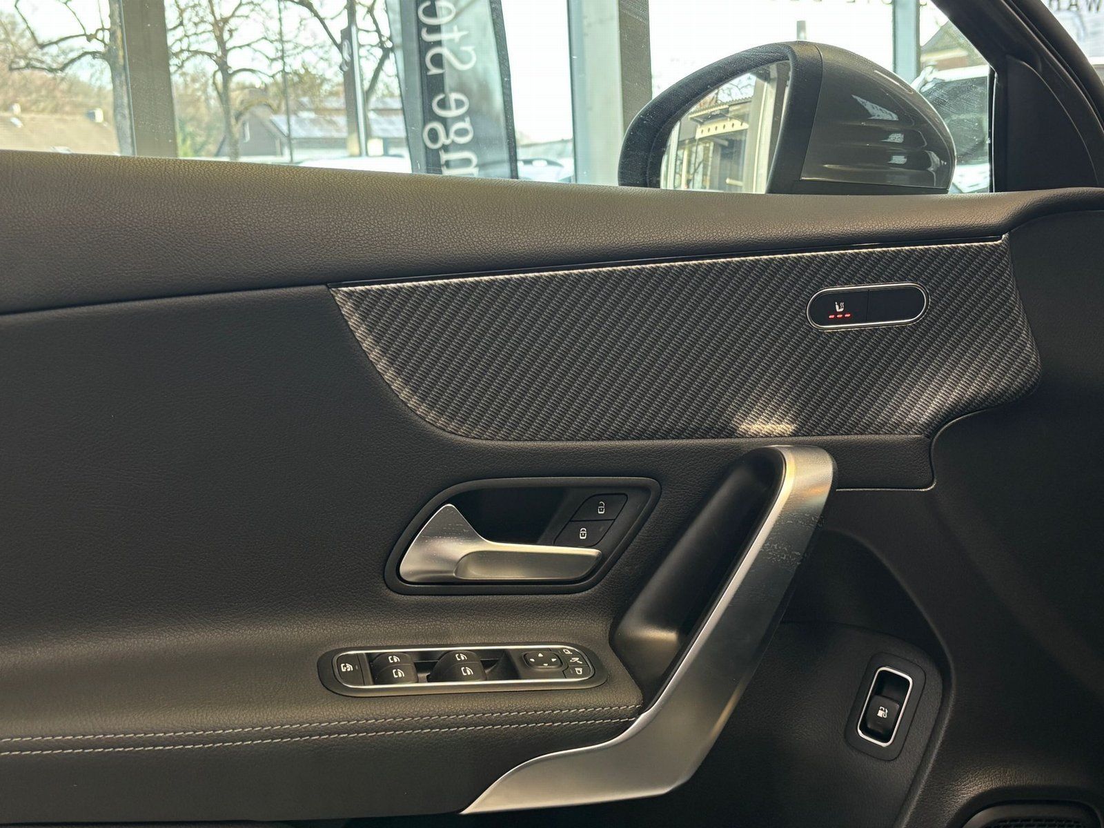 Fahrzeugabbildung Mercedes-Benz A 250 e AHK+AC11KW+PRIVACY+VOLLDIGI+VZ-ASSYST