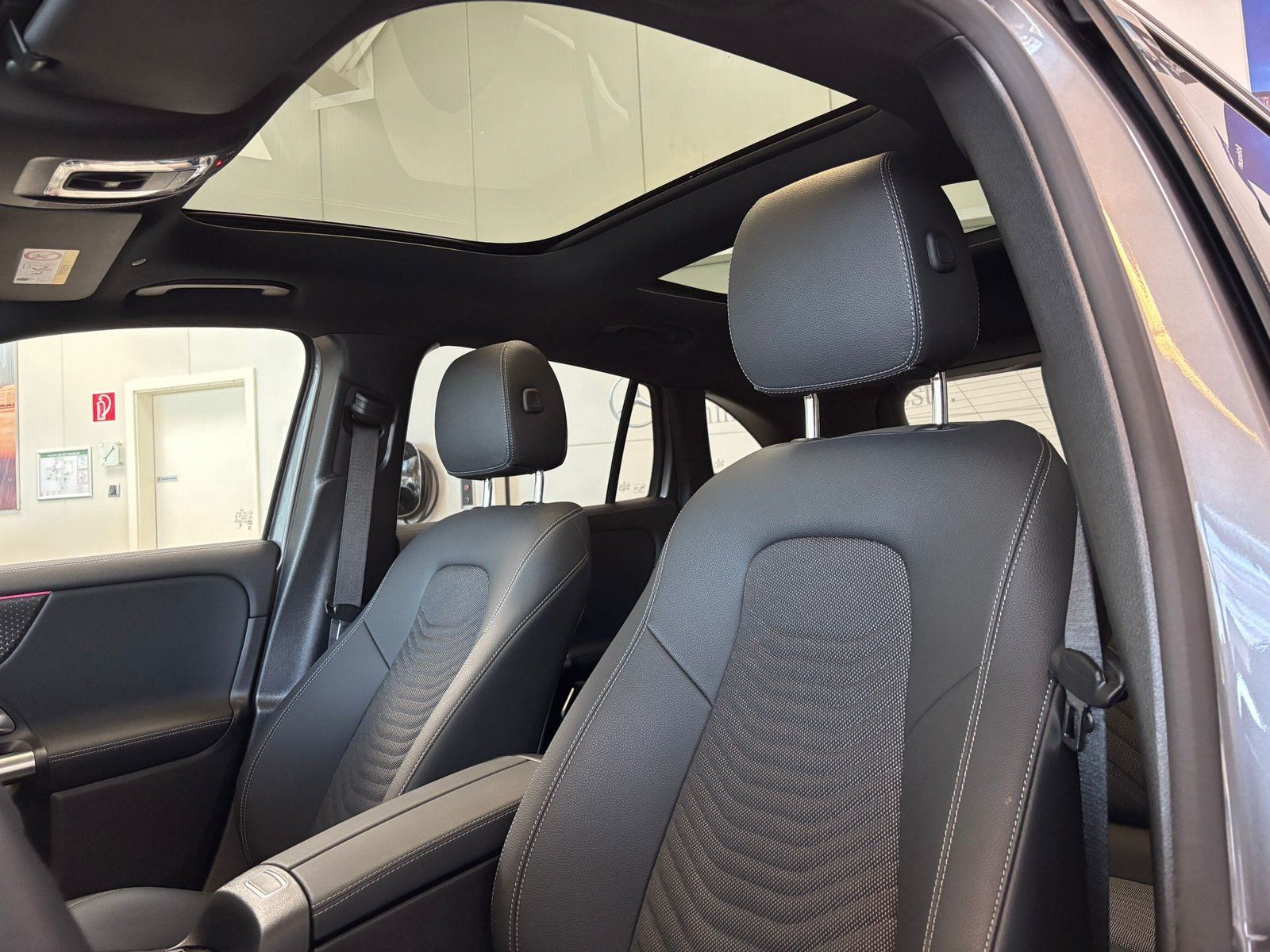 Fahrzeugabbildung Mercedes-Benz EQA 350 4M PROGRESSIVE ADVPLUS+PANO+AHK+SIDEBAGS