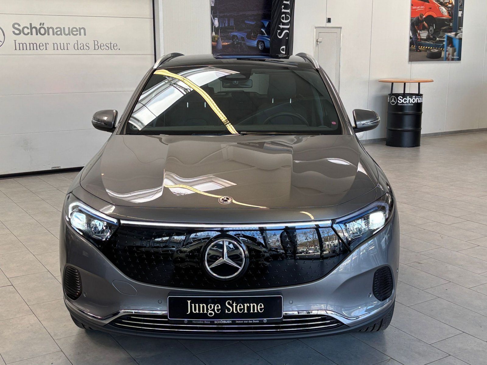 Fahrzeugabbildung Mercedes-Benz EQA 350 4M PROGRESSIVE ADVPLUS+PANO+AHK+SIDEBAGS