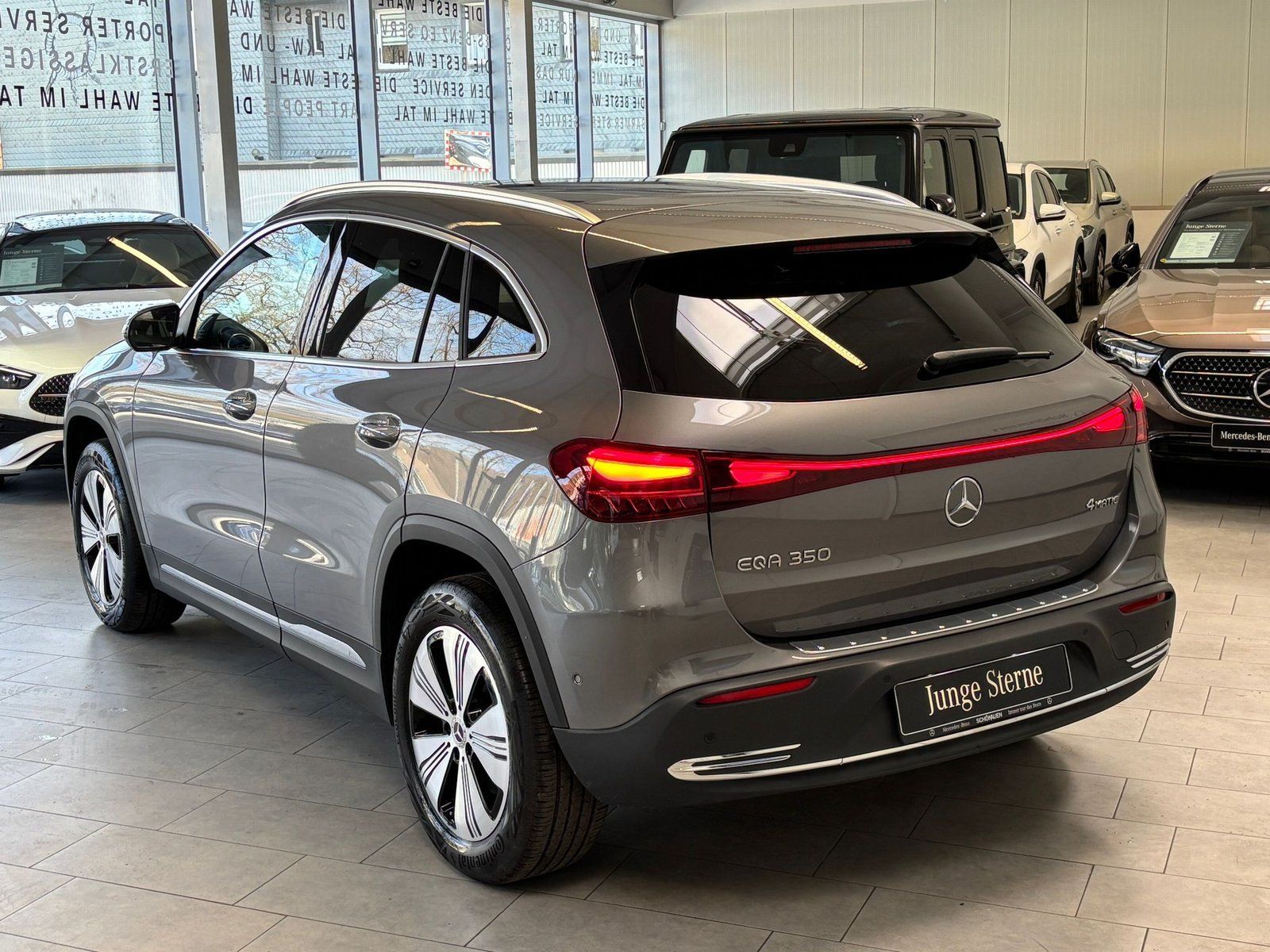 Fahrzeugabbildung Mercedes-Benz EQA 350 4M PROGRESSIVE ADVPLUS+PANO+AHK+SIDEBAGS